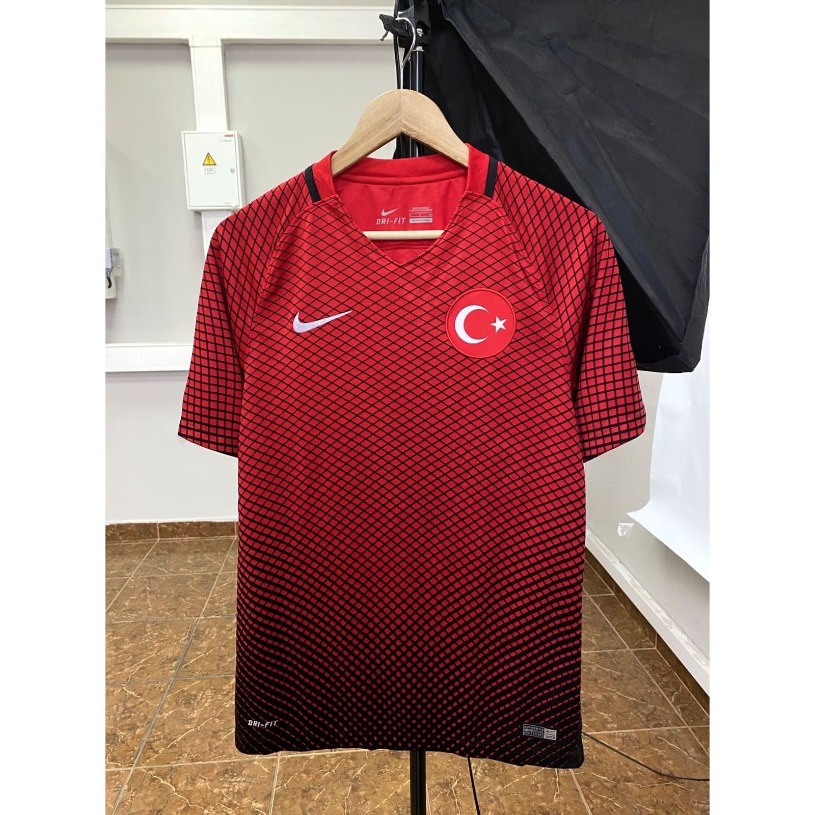 Nike Nike Turkiye Soccer Jersey T-Shirt S Red Mens Shirt Y2K 2016 Turkey Size US S / EU 44-46 / 1 - 2 Thumbnail