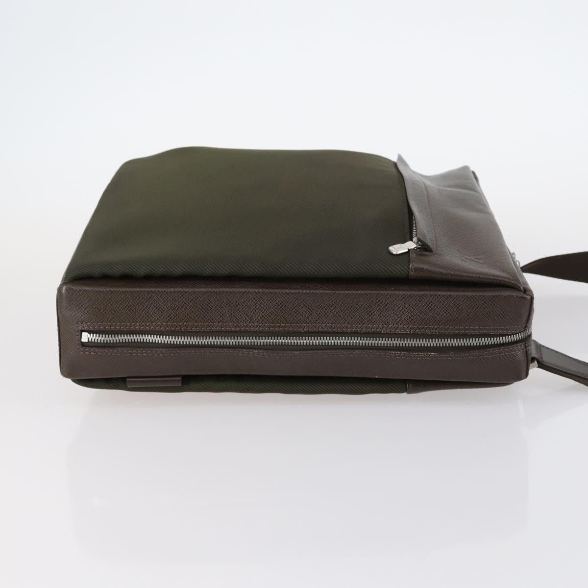 LOUIS VUITTON Taiga Beluga Shoulder Bag Grizzly M30918