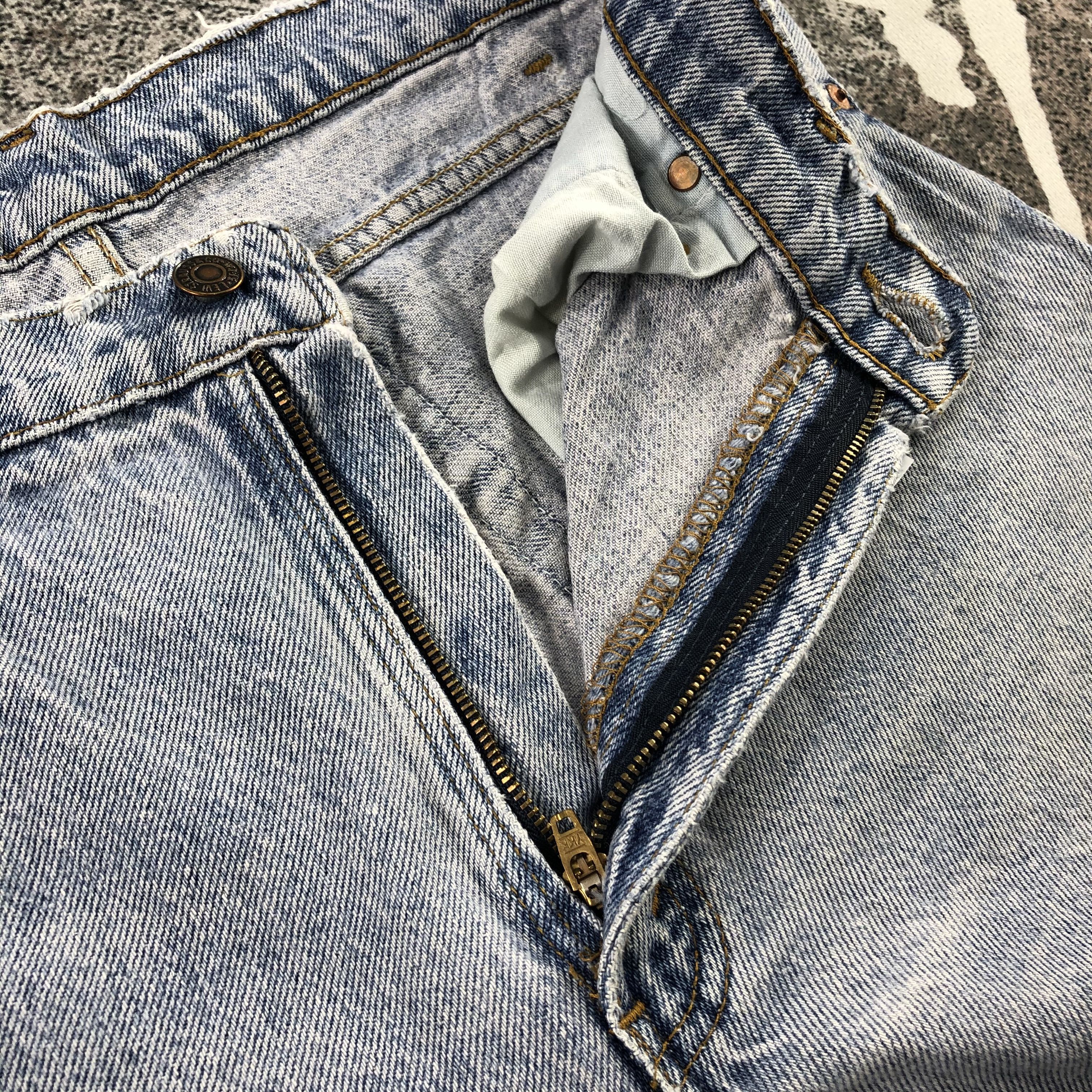 Levi's Vintage 90s Levis 550 Jeans Medium Wash Denim KJ928 Size US 33 - 14 Thumbnail