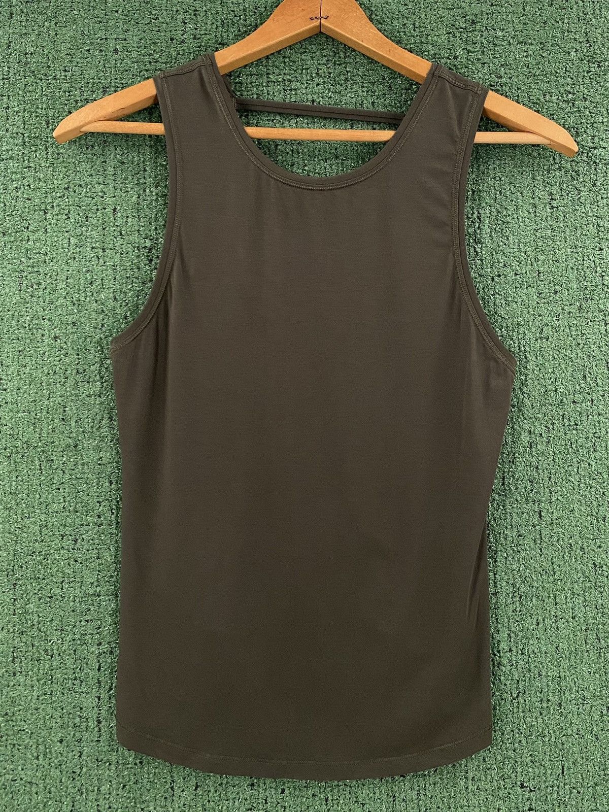 Lululemon Lululemon Deep Stretch Open Back Olive Green Tank Size 2 Size XS / US 0-2 / IT 36-38 - 3 Thumbnail