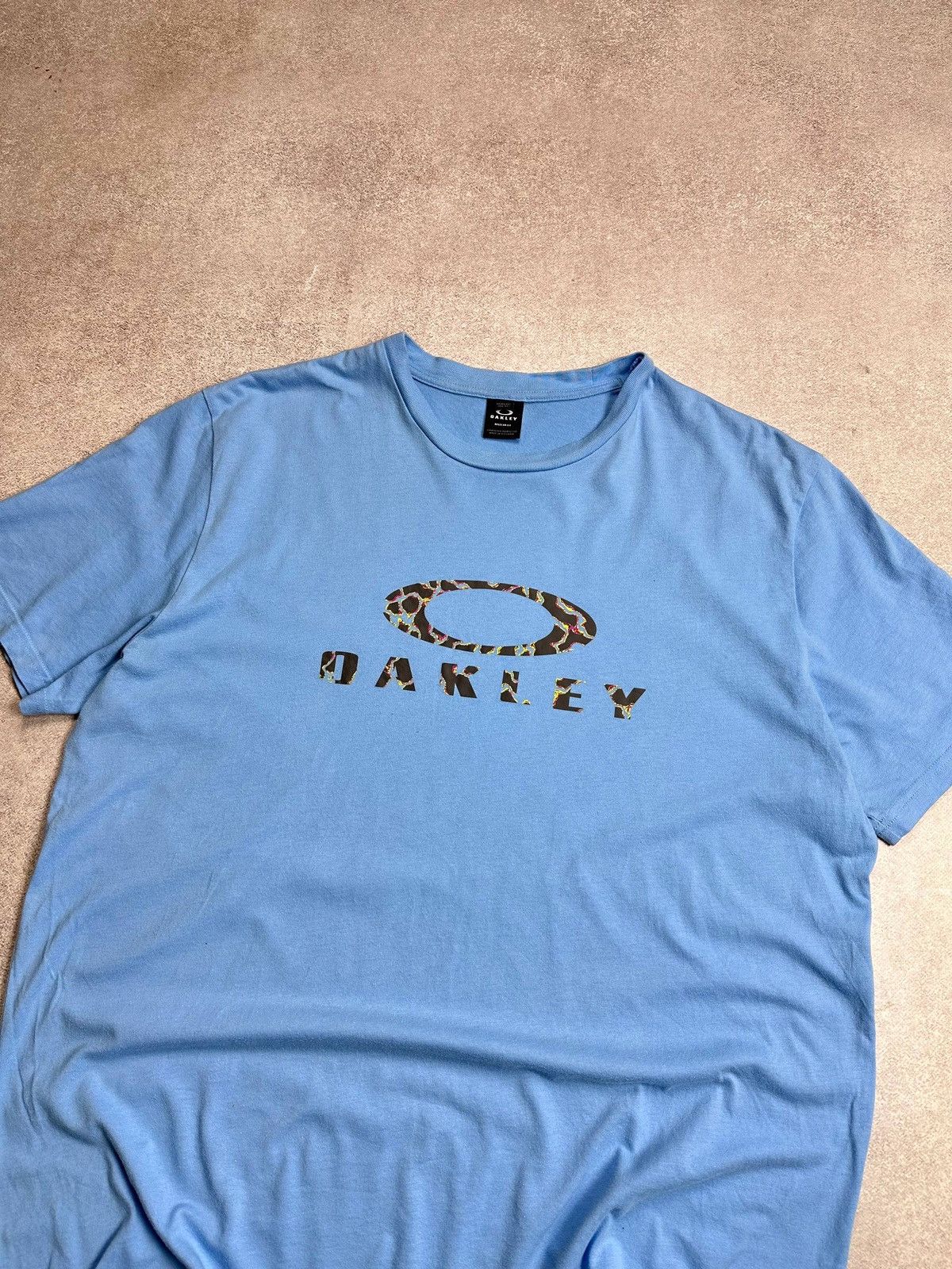 Oakley Vintage Oakley Leopard Logo Boxy T-shirt Big Logo XXL Size US XXL / EU 58 / 5 - 2 Thumbnail