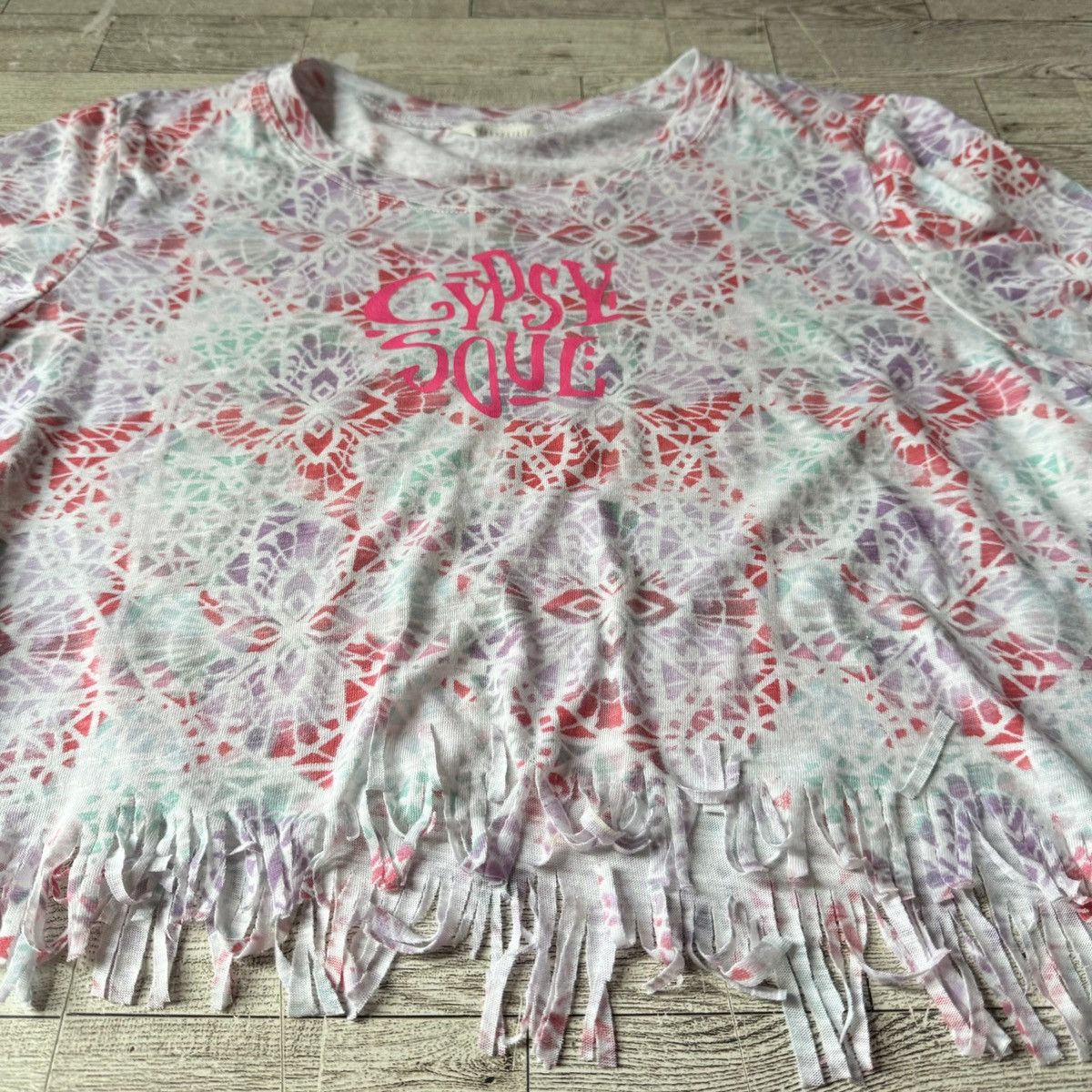 Aeropostale Gypsy Soul, Reworked, Kaleidoscope Print, Cropped Baby Tee Size S / US 4 / IT 40 - 9 Thumbnail