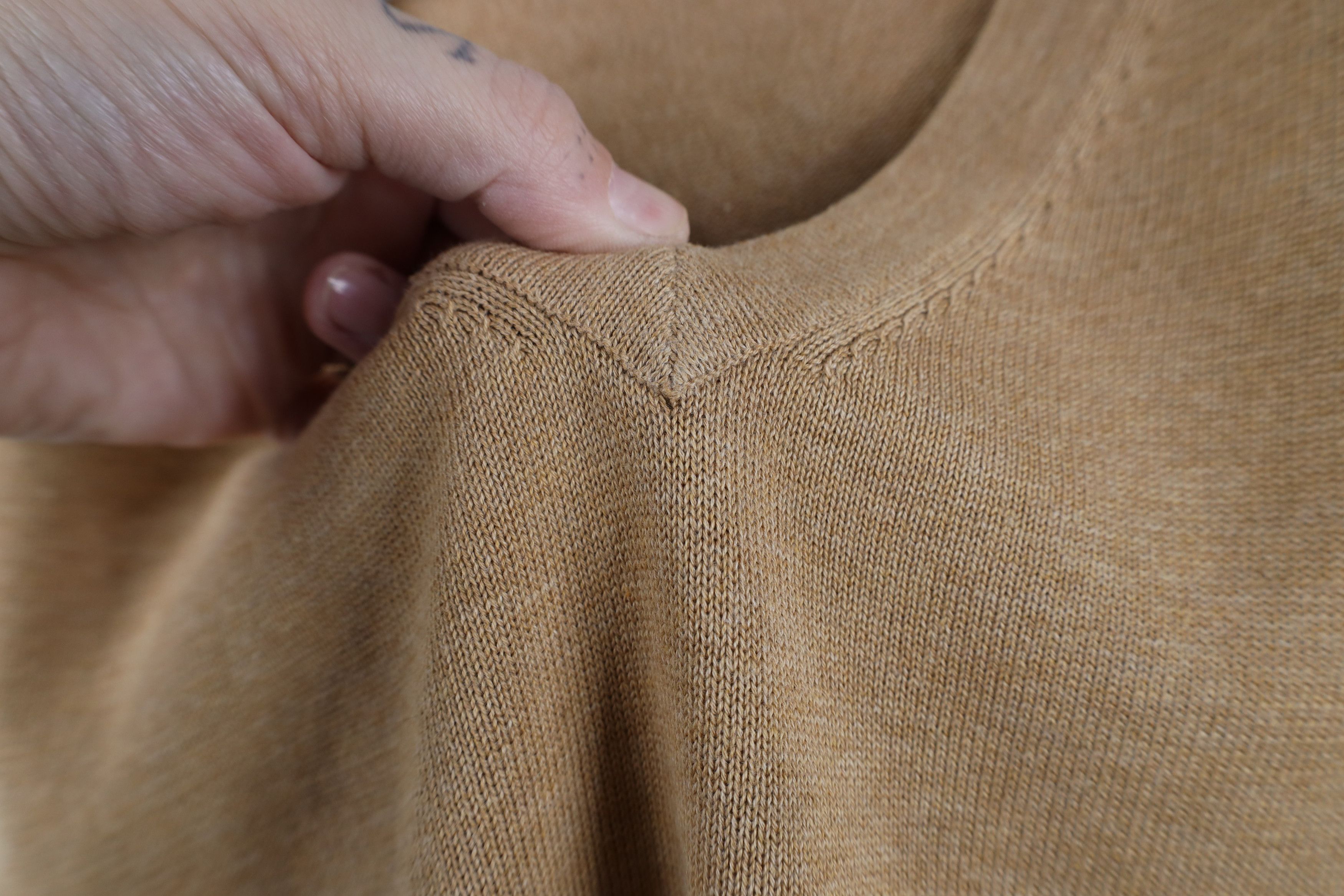 Lands' End Vintage Lands End Cotton Knit V-Neck Sweater Vest Beige Size US XL / EU 56 / 4 - 4 Thumbnail