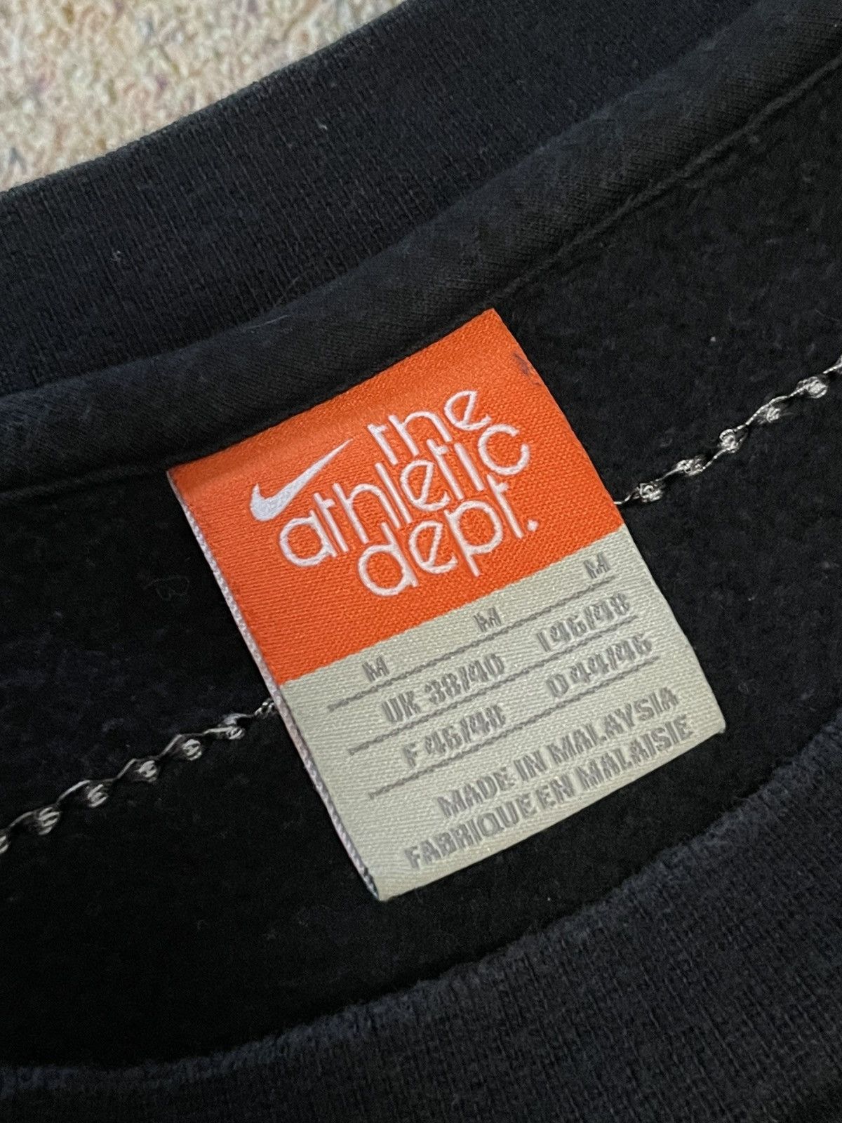 Nike Vintage Nike Small Swoosh Basic Crew Neck Sweatshirt Size US M / EU 48-50 / 2 - 5 Thumbnail
