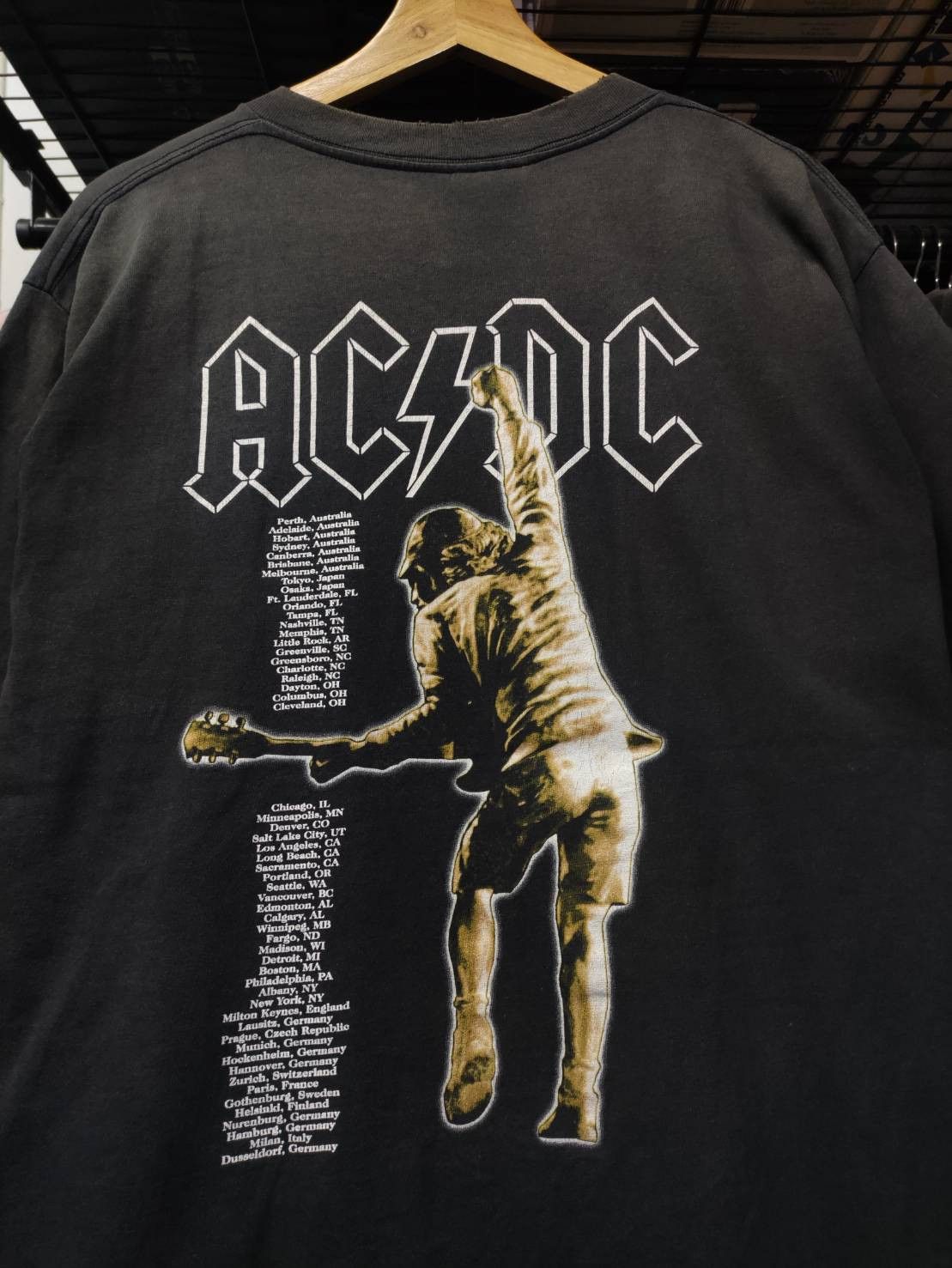 Band Tees Vtg 00's AC/DC " Stiff Upper Lip " Promo Tour T-Shirt Size US L / EU 52-54 / 3 - 10 Thumbnail