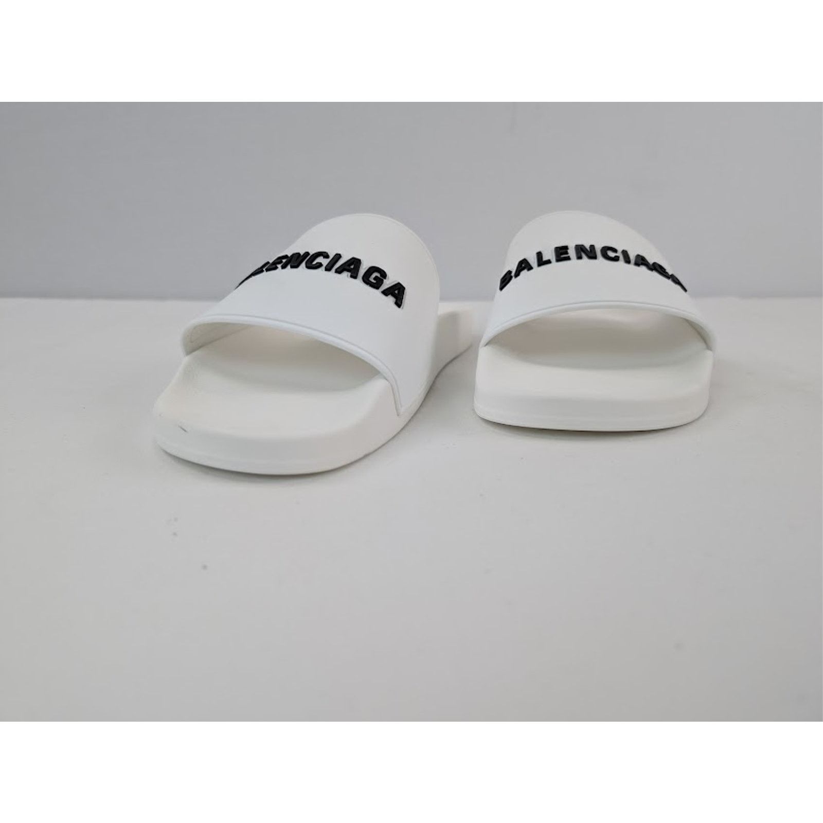 Balenciaga o1rshd1 Q:2 / Rubber Logo Pool Slide Sandals White / Black Size US 14 / EU 47 - 7 Thumbnail