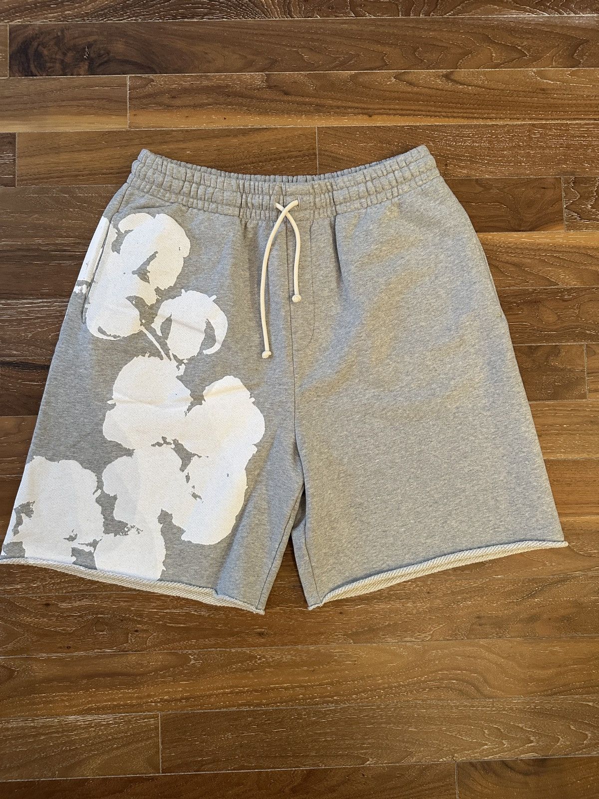 DENIM TEARS Denim Tears Jumbo Wreath Sweat Shorts L Size US 34 / EU 50 - 2 Thumbnail