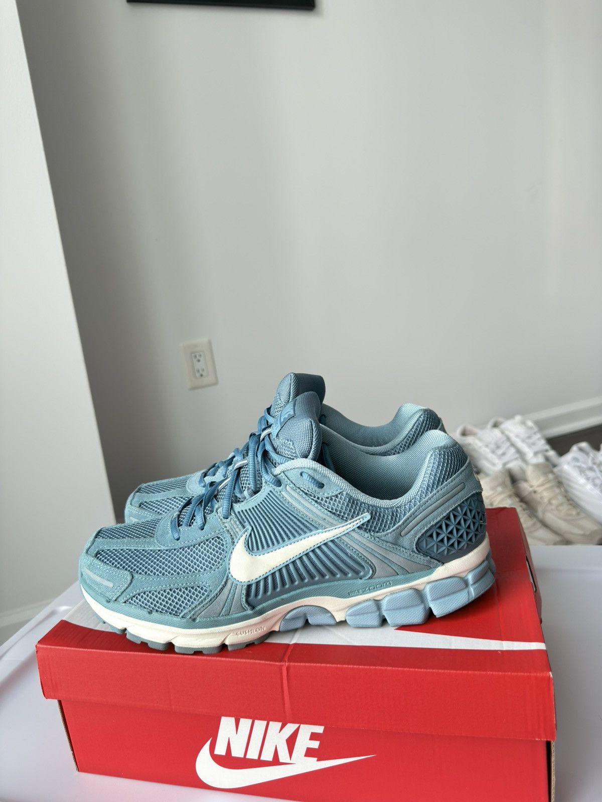 Nike Vomero 5 Size US 12 / EU 45 - 2 Thumbnail