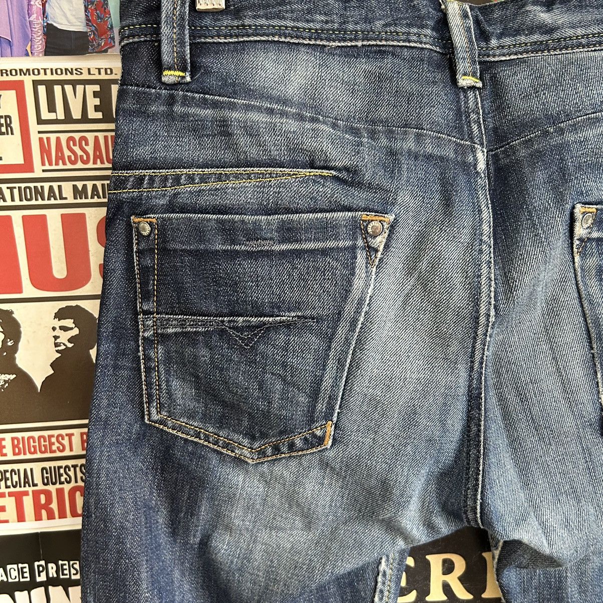 Diesel Vintage Diesel Darron Regular Slim Tapered Denim Size US 33 - 12 Thumbnail