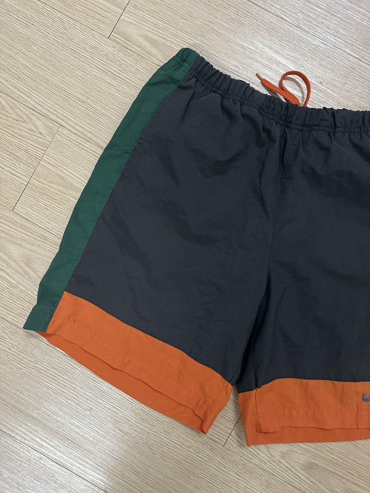 Beauty Beast × Nike × Vintage Vintage 90’s Nike Multi Colour Nylon Shorts Size US 34 / EU 50 - 3 Thumbnail