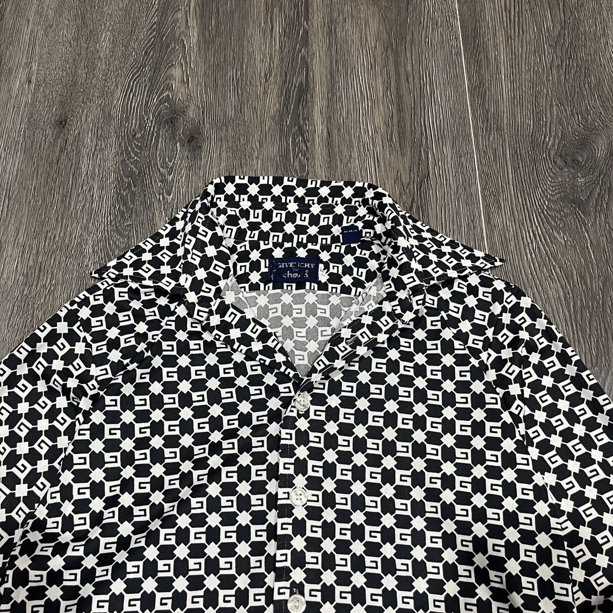 Givenchy 90s Givenchy For Chesa Shirt Monochrome Geometric Logo Size US L / EU 52-54 / 3 - 2 Thumbnail
