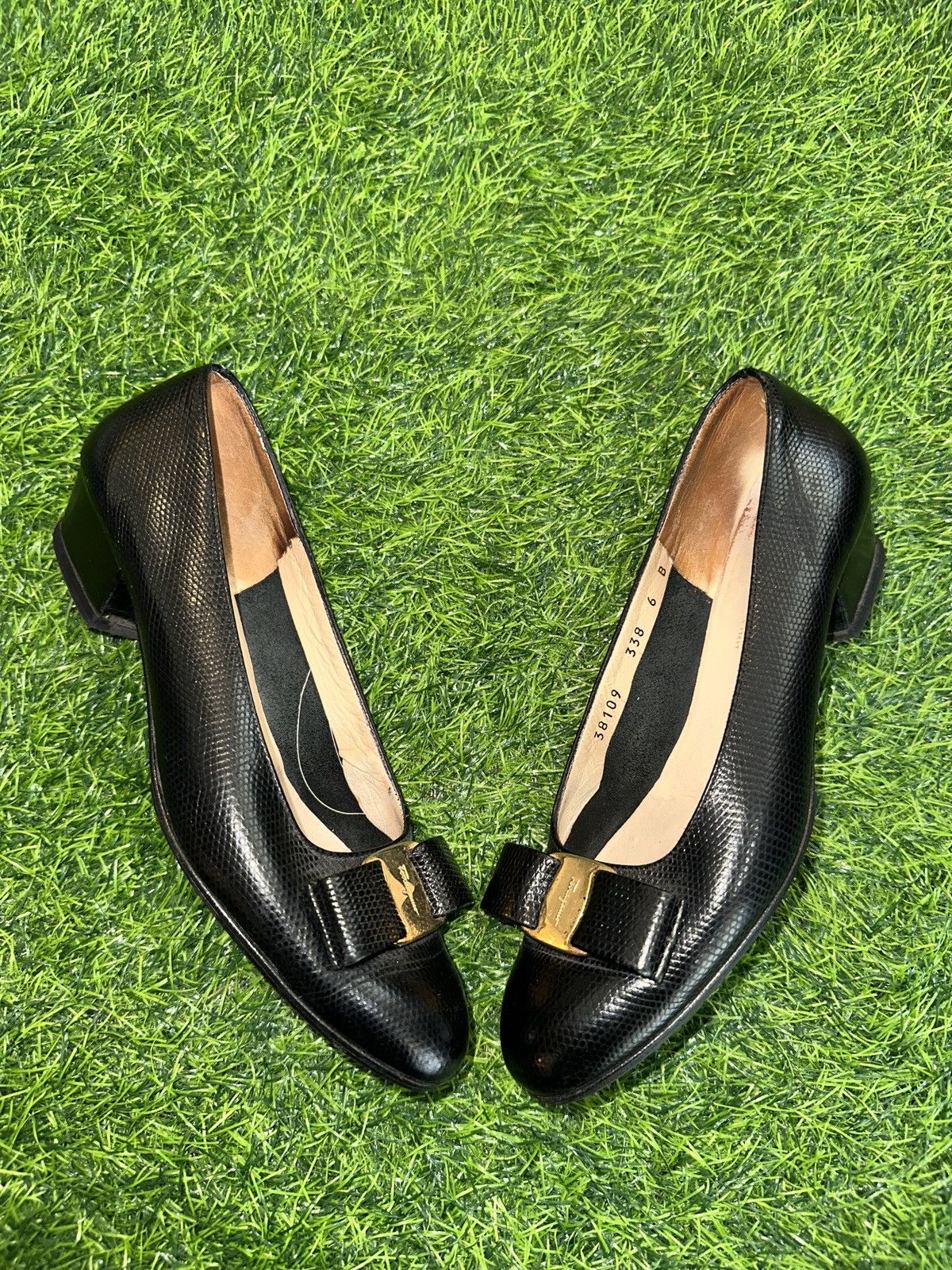 Salvatore Ferragamo Salvatore Ferragamo Vara Black Lizard Embossed Leather Pumps Size US 6 / IT 36 - 2 Thumbnail