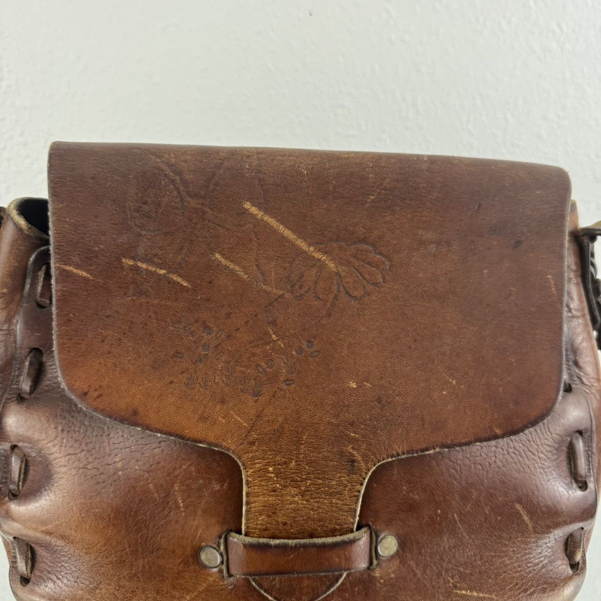 Other Vintage 90s Brown Tooled Leather Flower Butterfly Saddle Bag Size ONE SIZE - 5 Thumbnail