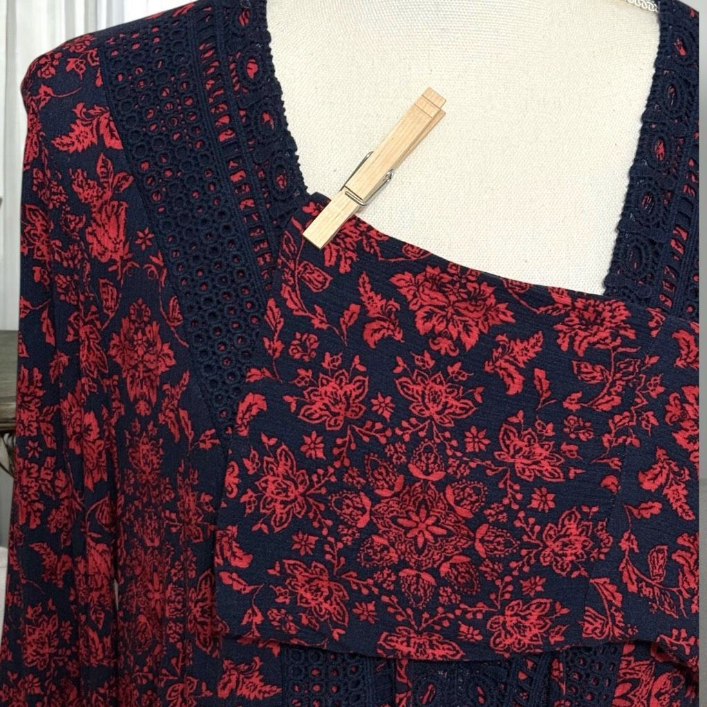 Other Torrid Navy Blue & Red Embroidered Crinkle Gauze Babydoll To Size L / US 10 / IT 46 - 8 Thumbnail