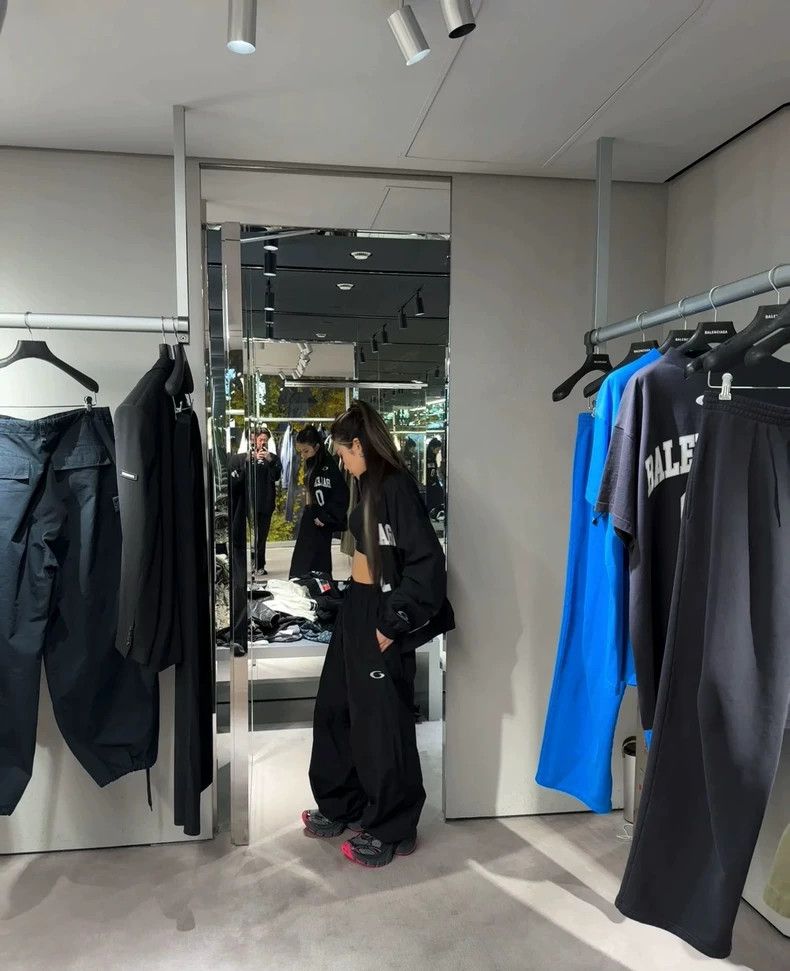 Balenciaga Balenciaga size XS Spring and summer basketball series bla Size US 26 / EU 42 - 7 Thumbnail