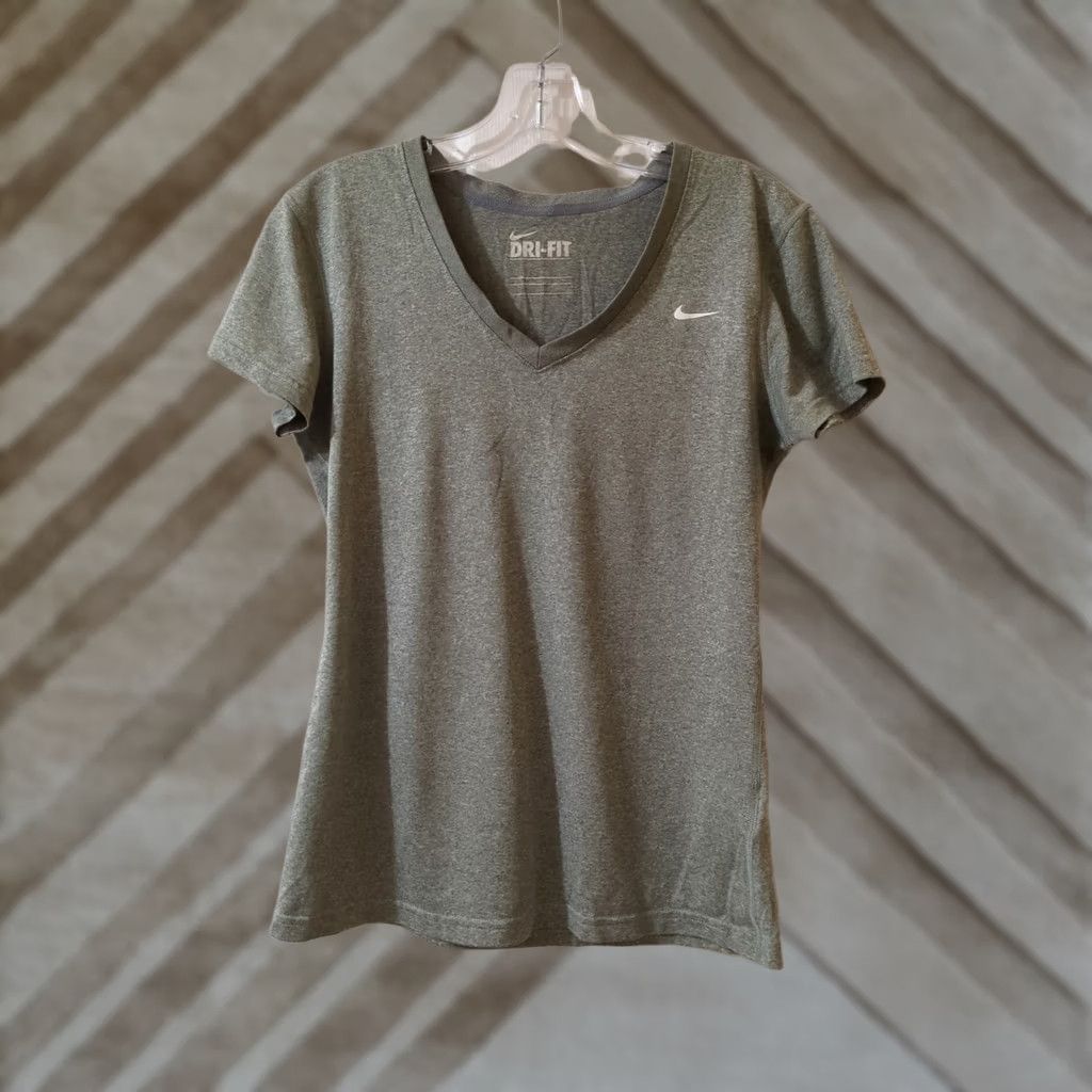 Nike Nike Dri Fit Womens T Shirt Top Regular Fit Cap Sleeves V Neck Heather Gray SZ S Womens Basic Short Sleeve 90s Classic Sports American Shirt Size S / US 4 / IT 40 - 1 Thumbnail