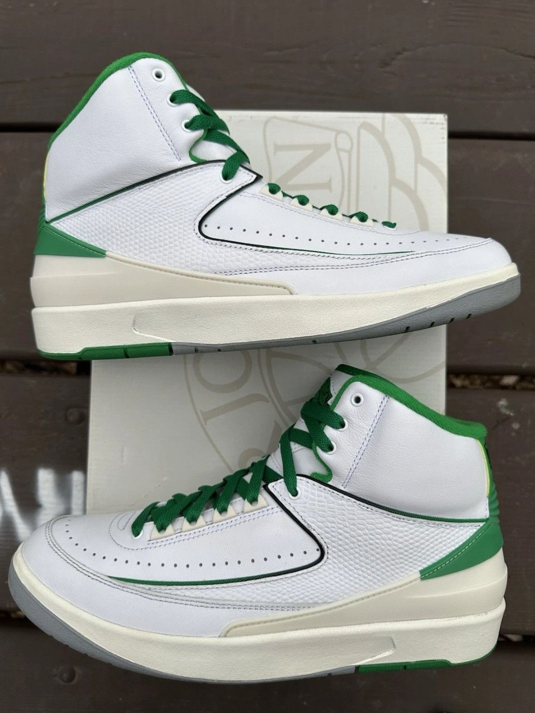 Jordan Brand Nike Air Jordan Retro 2 Lucky Green DR8884103 Size 10.5 Men Size US 10.5 / EU 43-44 - 2 Thumbnail