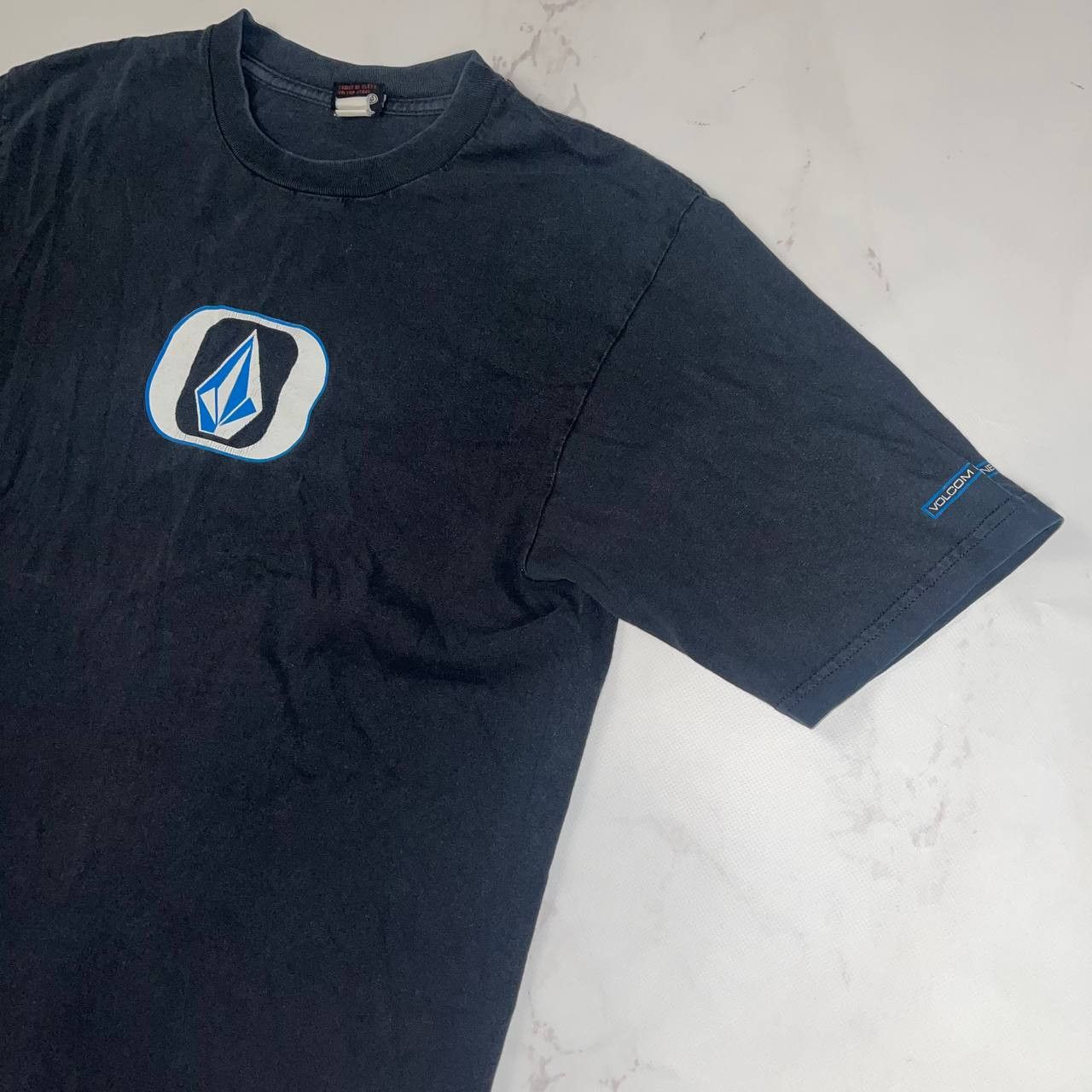Vintage vintage volcom t-shirt size L black 90s crazy vintgae Size US L / EU 52-54 / 3 - 5 Thumbnail