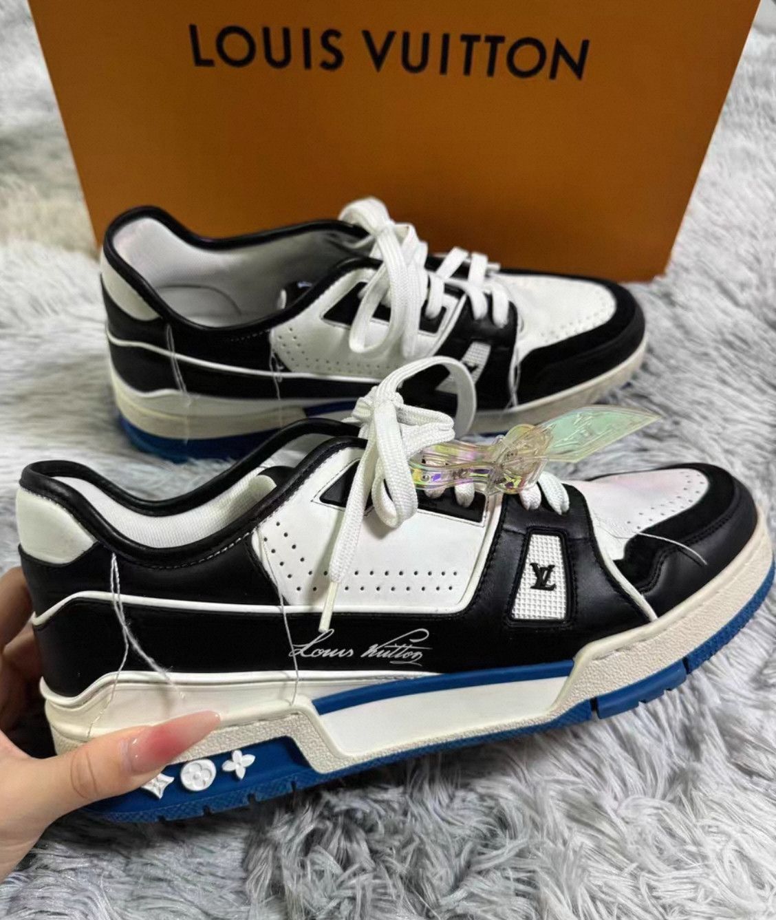 Louis Vuitton Louis Vuitton Black and blue Trainer low-cut fashion board Size US 7.5 / EU 40-41 - 5 Thumbnail