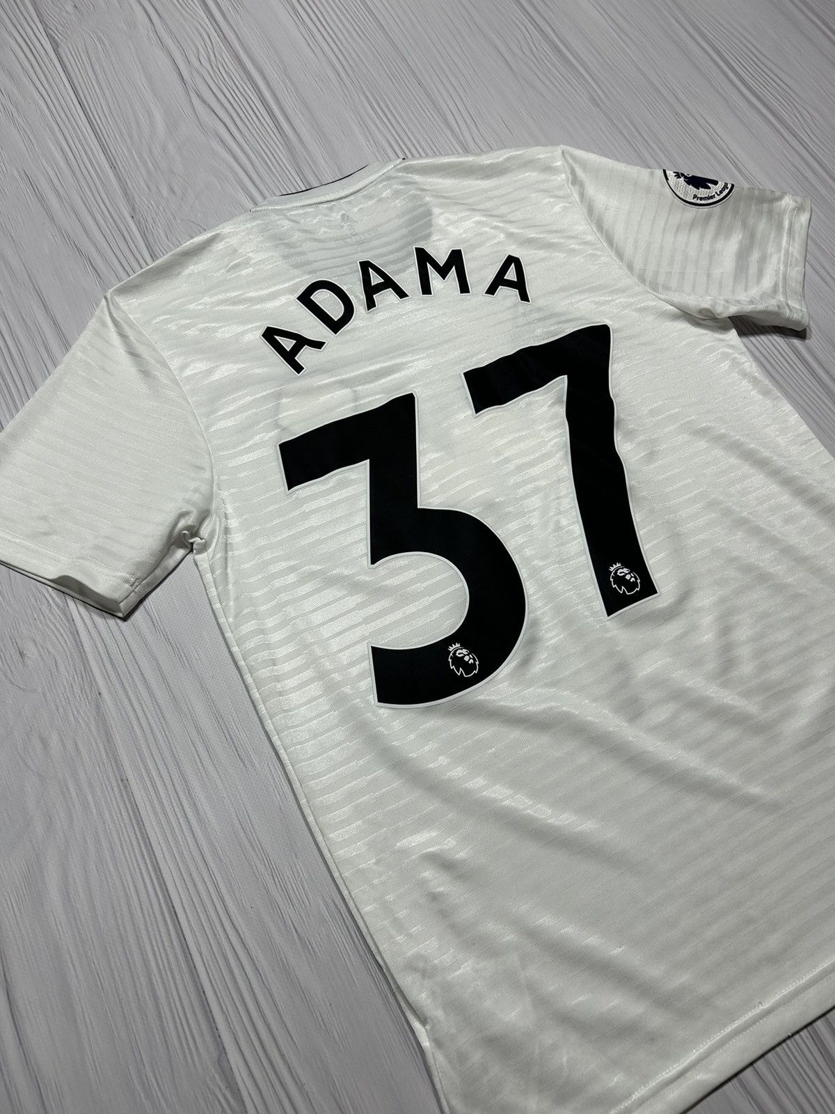 Adidas ADAMA 37 Wolverhampton Adidas Soccer Jersey Size S Size US S / EU 44-46 / 1 - 16 Thumbnail