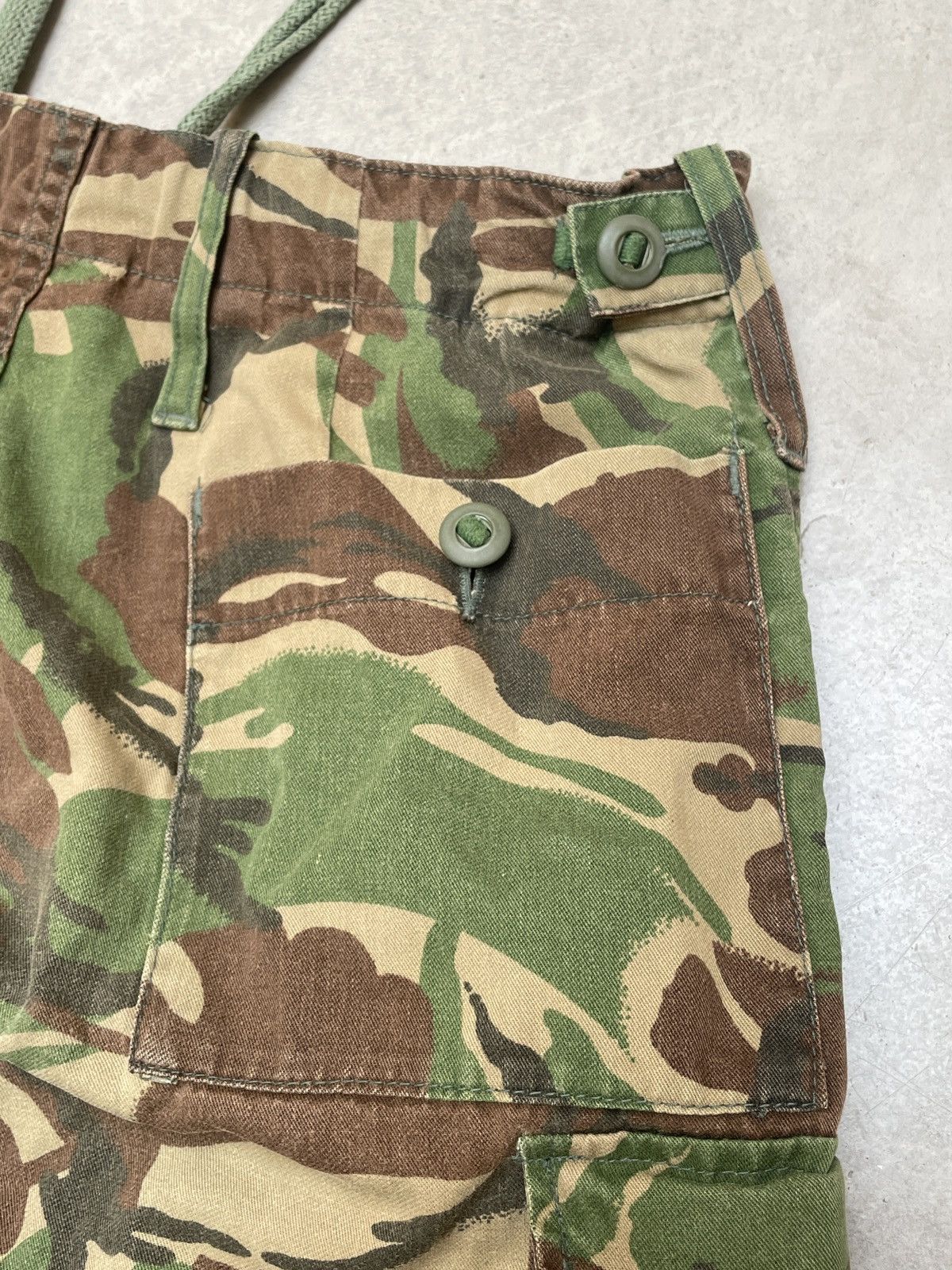 Vintage Vintage British Military Camo Cargo Pants DCTA Wide size 32 Size US 32 / EU 48 - 6 Thumbnail
