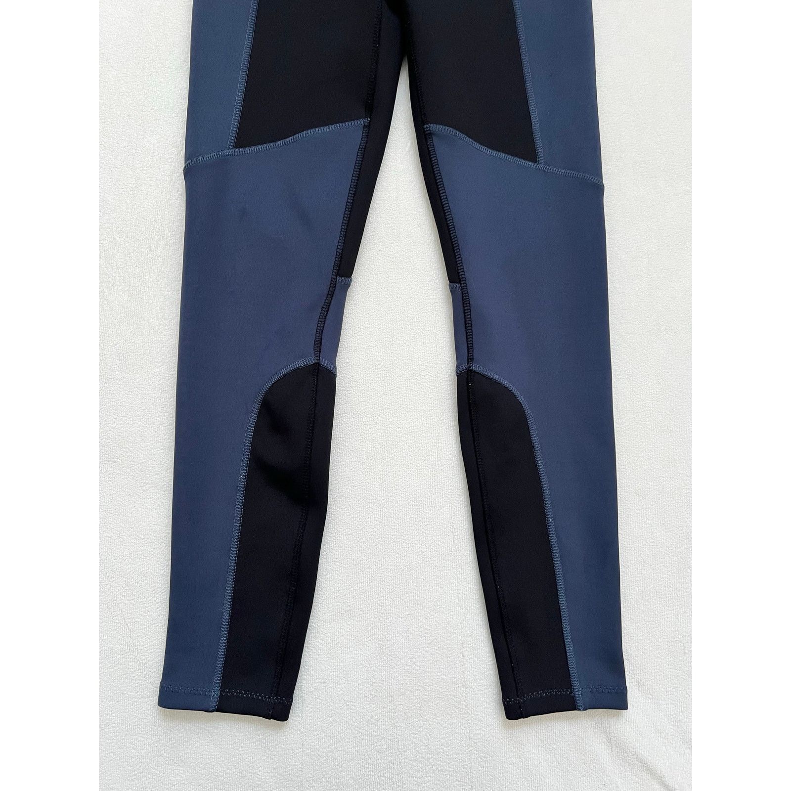 Fabletics Fabletics Scuba Seamed HighWaisted Colorblock Legging Medium Size 26" / US 2 / IT 38 - 2 Thumbnail