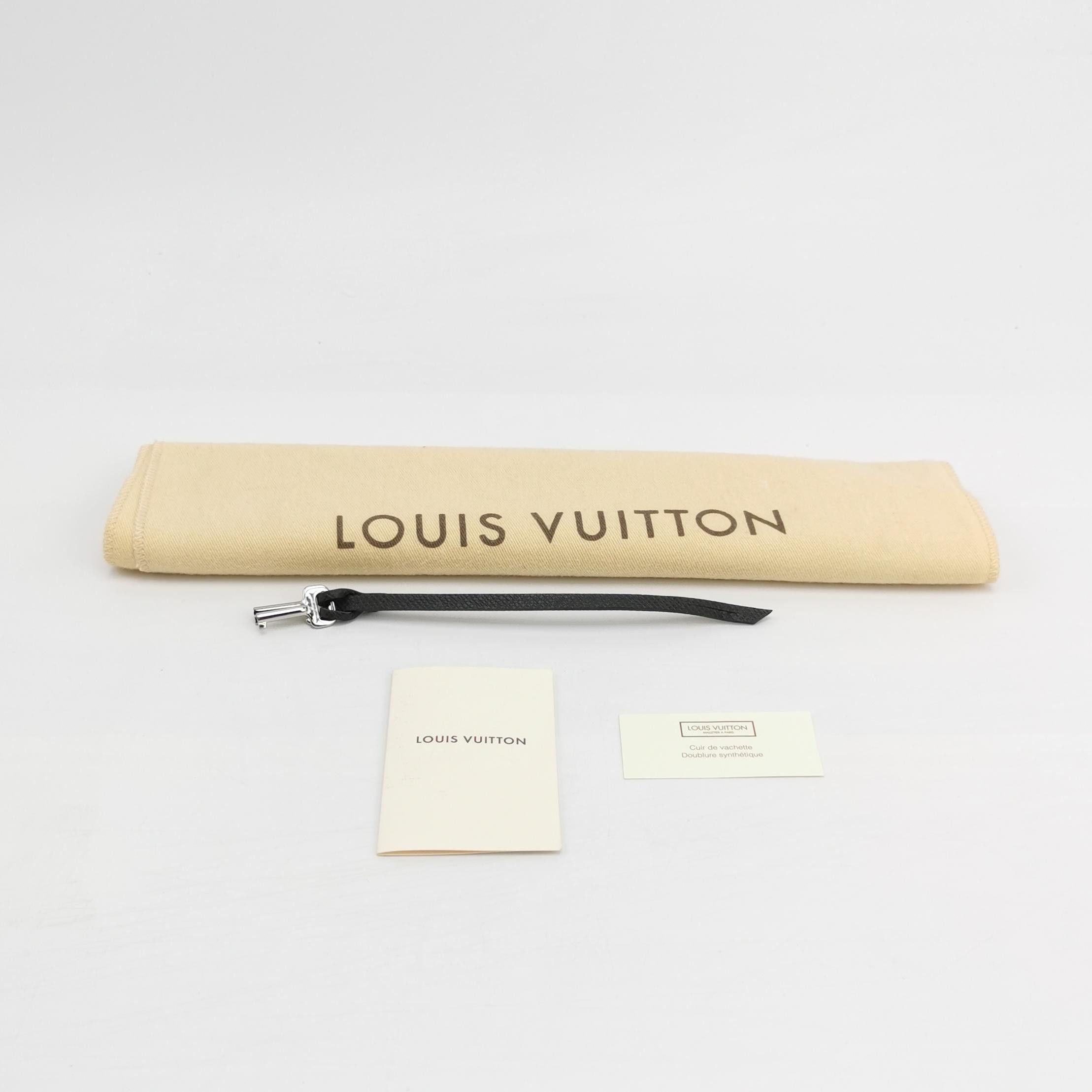 Louis Vuitton Louis Vuitton (LV) Taiga leather solid color letter logo lo Size ONE SIZE - 5 Thumbnail