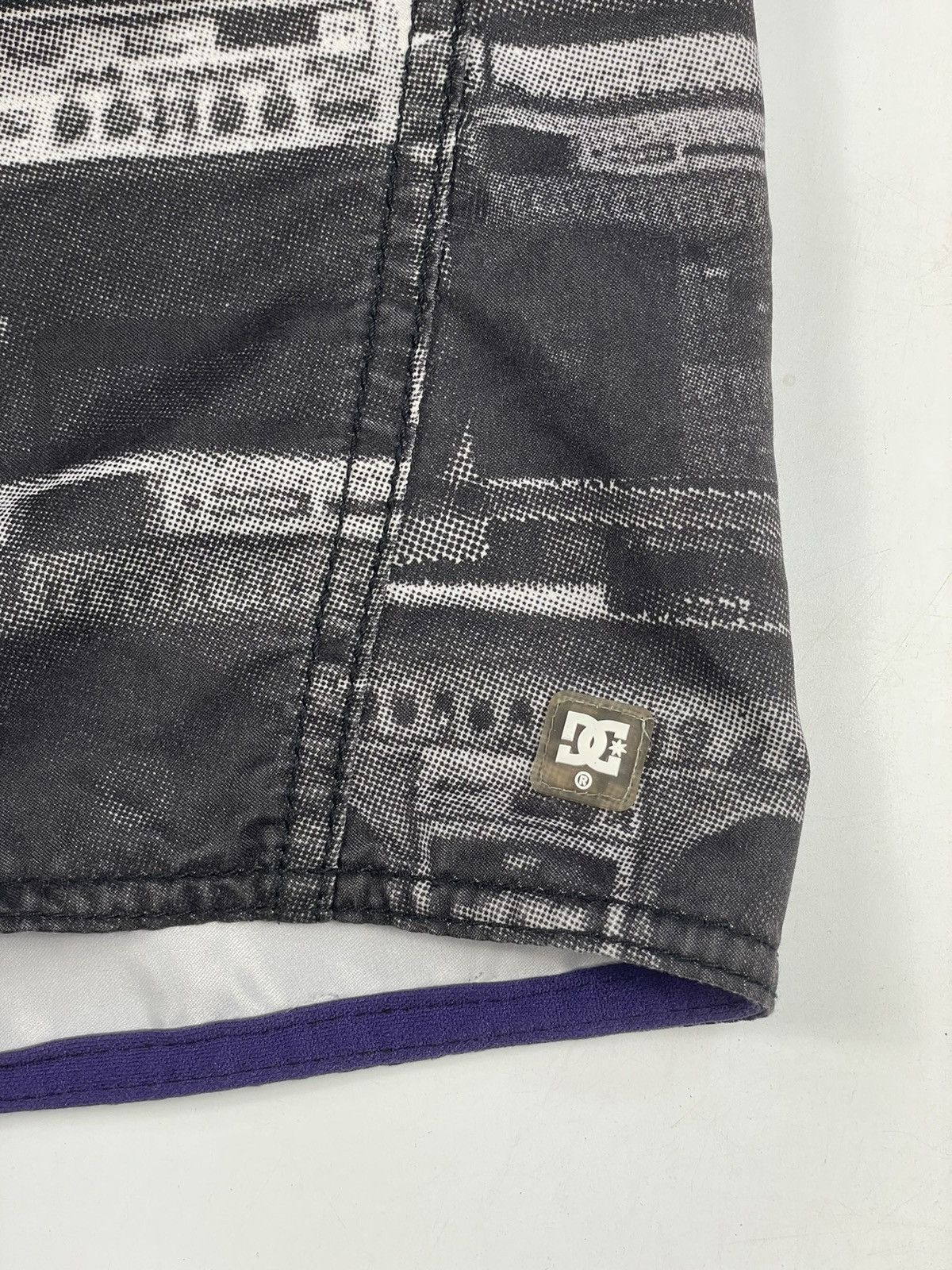 DC DC Shoes swim shorts pants surf skate rare boombox rap Size US 32 / EU 48 - 3 Thumbnail