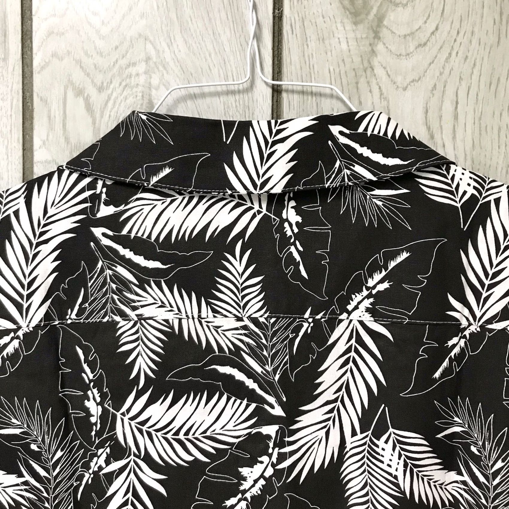 Vintage Coofandy Men Black/White Palm Leaf Button-Up Short Sleeve Hawaiian Shirt XXL Size US XXL / EU 58 / 5 - 5 Thumbnail