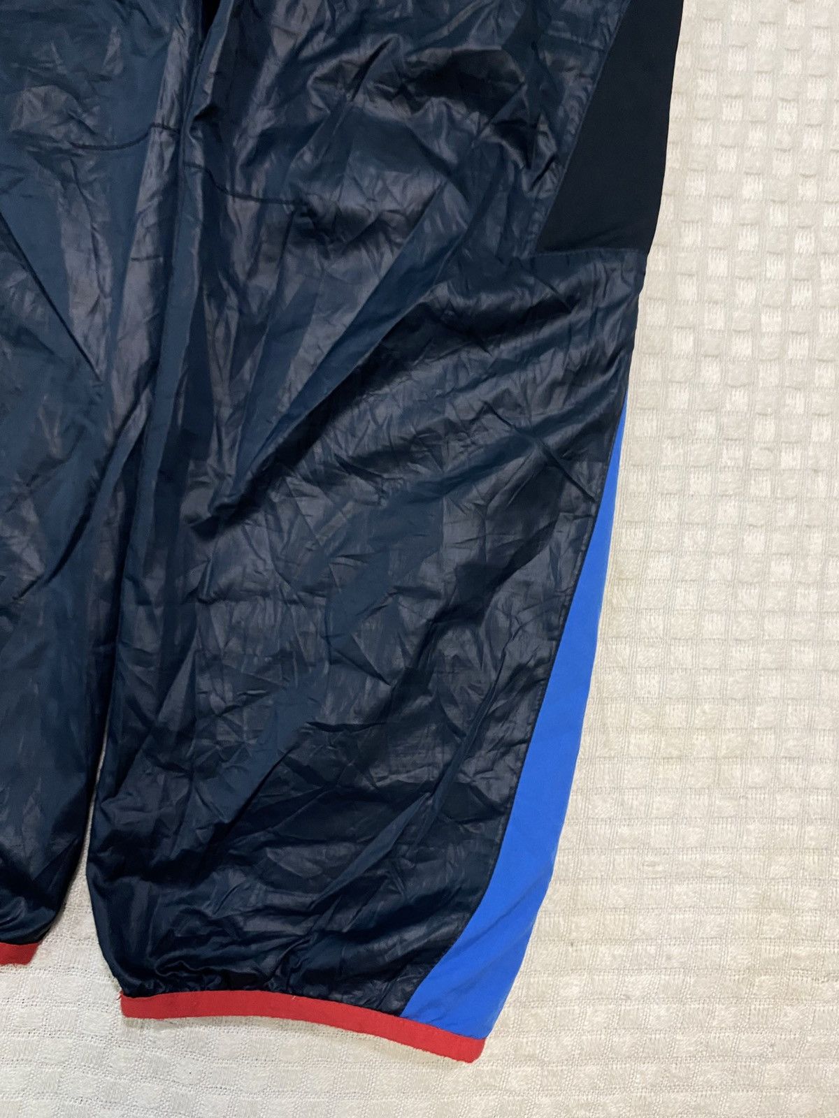 Nike VINTAGE NIKE 90S BAGGY NYLON WIDE LEG SWOOSH TRACK PANTS Y2K Size US 30 / EU 46 - 8 Thumbnail