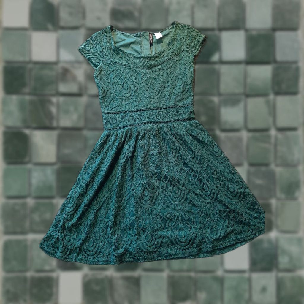Vintage Divided Green Knee Length Short Sleeve Laced Dress Size 4 User: Divided Green Knee Length Short Sleeve Laced Dress Size 4 Size 27" / US 4 / IT 40 - 1 Thumbnail