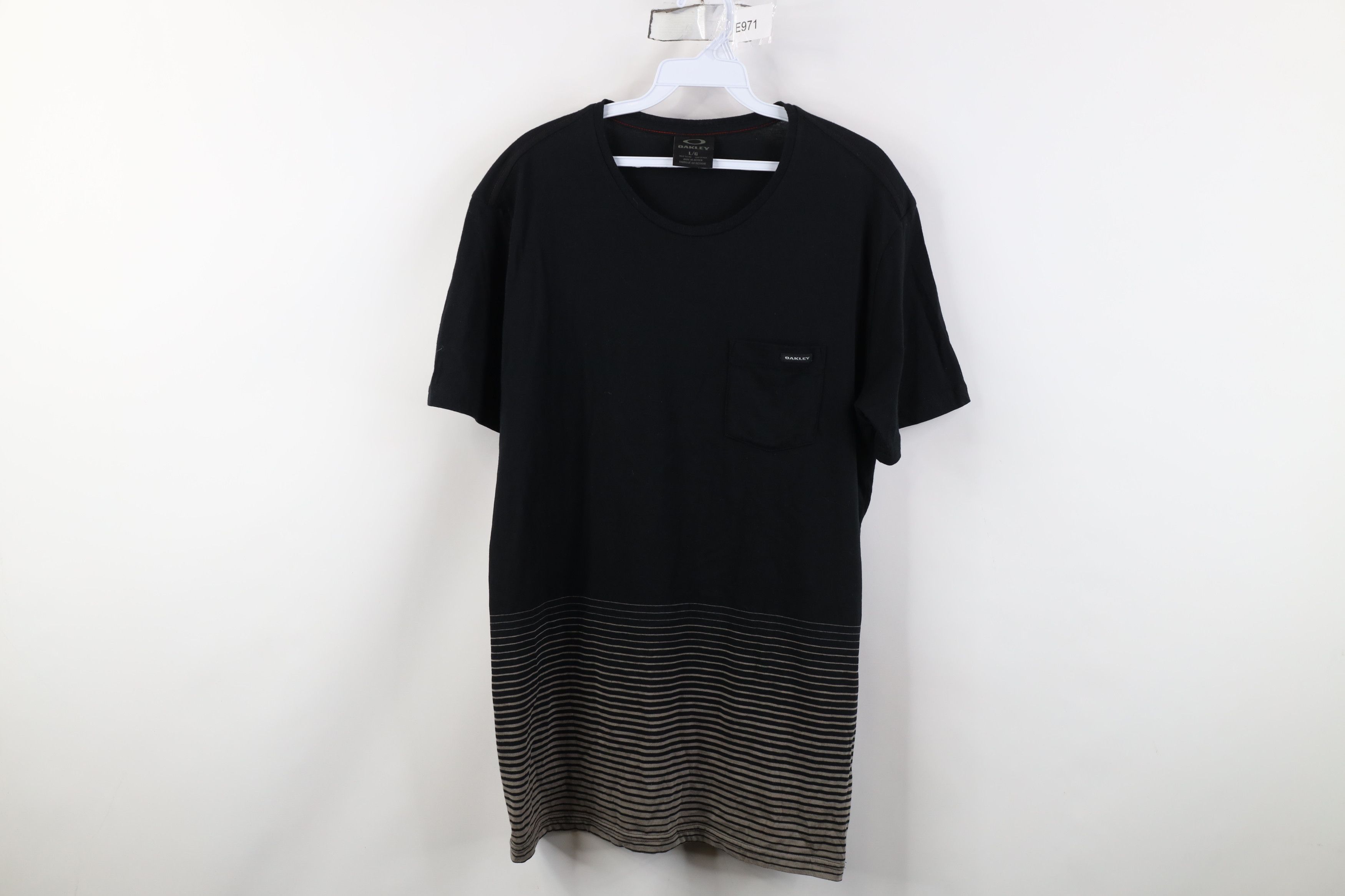 Oakley Vintage Y2K Oakley Striped Short Sleeve Pocket T-Shirt Black Size US L / EU 52-54 / 3 - 1 Thumbnail