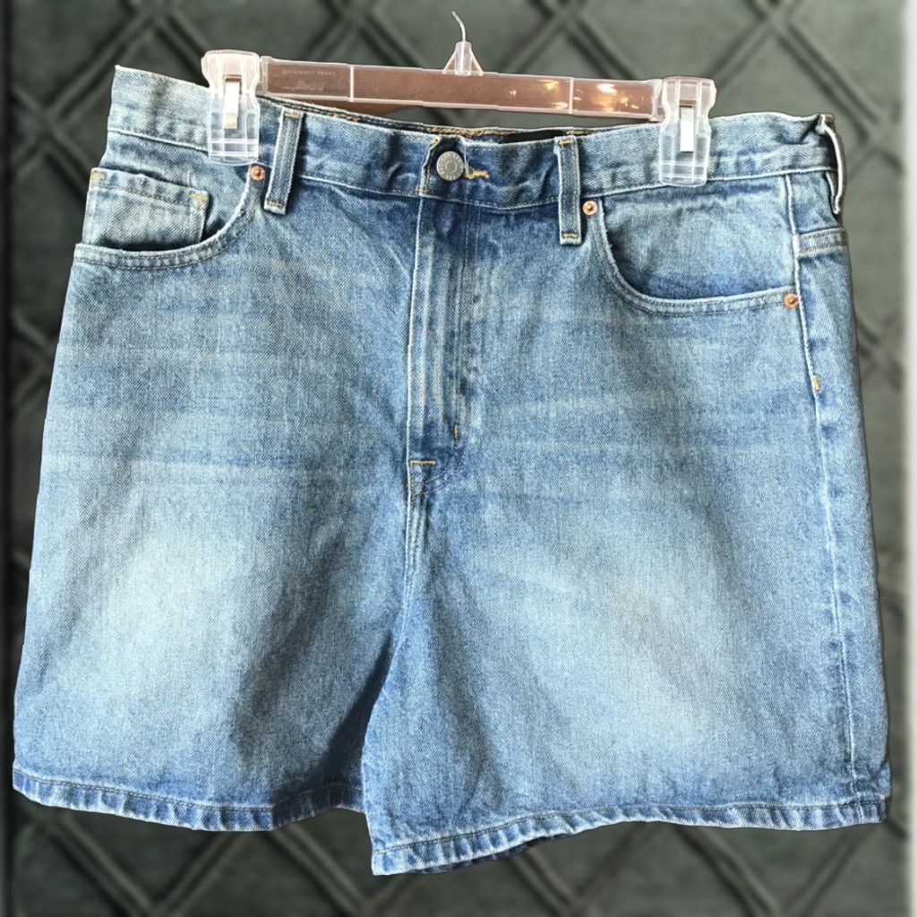 Bdg VINTAGE BDG Jean Shorts 32 Mom High Rise Blue 34 Waist 14 Rise 4 Inseam (Women) Size 24" / US 00 / IT 34 - 1 Thumbnail