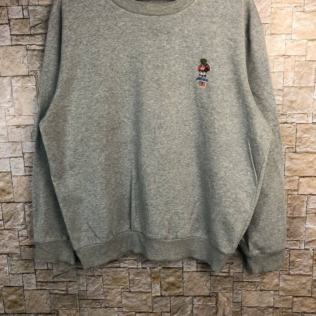 Japanese Brand × Vintage World Bear Grey vintage Sweatshirt #A171 Size US L / EU 52-54 / 3 - 3 Thumbnail