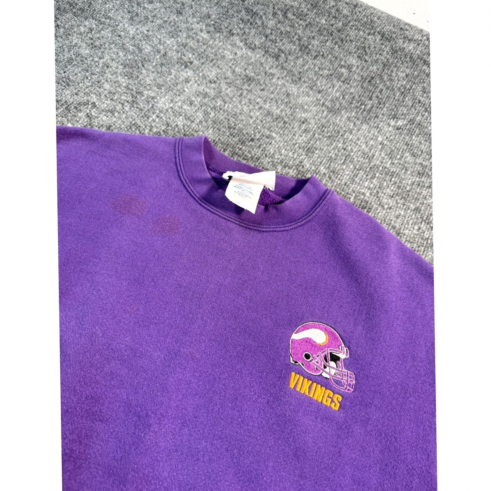Vintage VINTAGE Majestic Minnesota Vikings Sweatshirt Adult Medium Purple Crewneck NFL Size US M / EU 48-50 / 2 - 2 Thumbnail