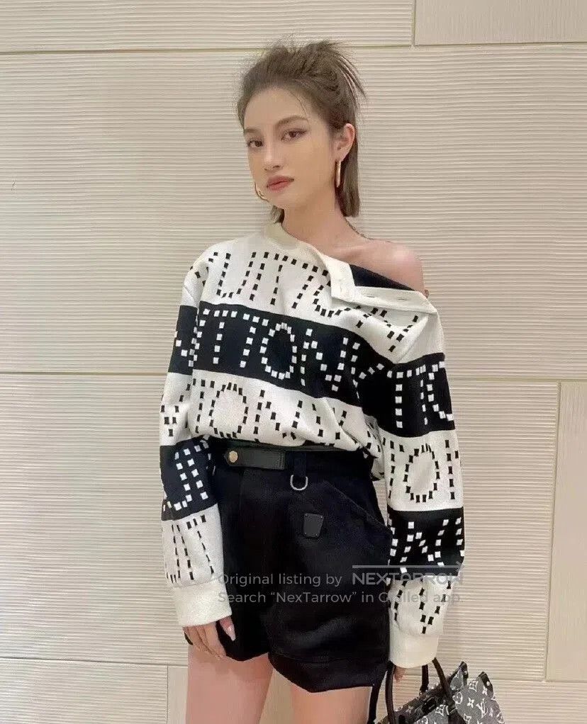 Louis Vuitton lv large logo wool sweater in cream. Size US M / EU 48-50 / 2 - 5 Thumbnail