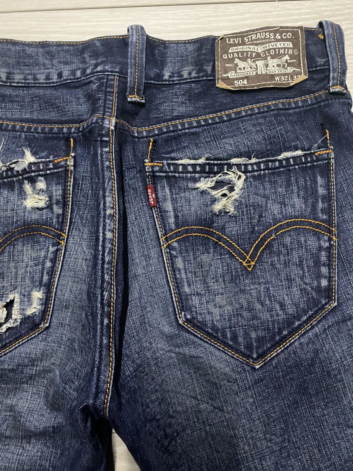 Levi's Vintage Levis 504 Fade Wash Distressed Straight Loose Jeans Size US 32 / EU 48 - 10 Thumbnail