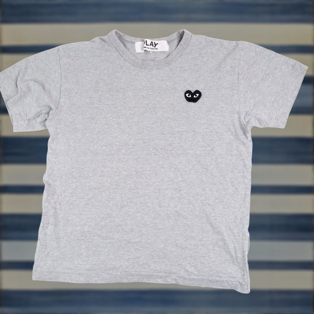 Vintage VINTAGE Comme Des Garcons Play Heart Patch Graphic Shirt Mens M Gray Size US M / EU 48-50 / 2 - 1 Thumbnail