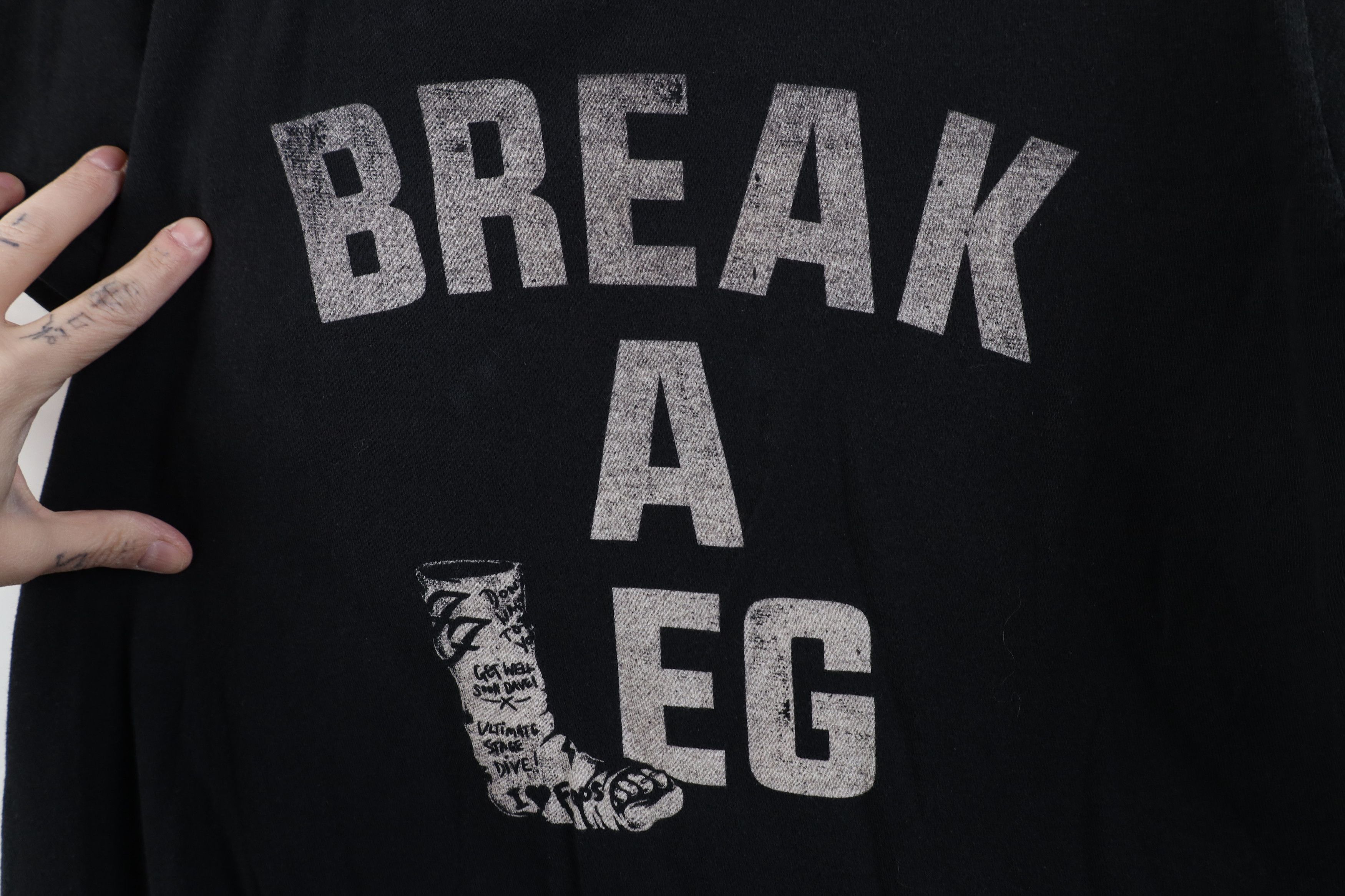 Vintage Vintage Y2K Break A Leg Tour Foo Fighters Band T-Shirt Size US S / EU 44-46 / 1 - 4 Thumbnail