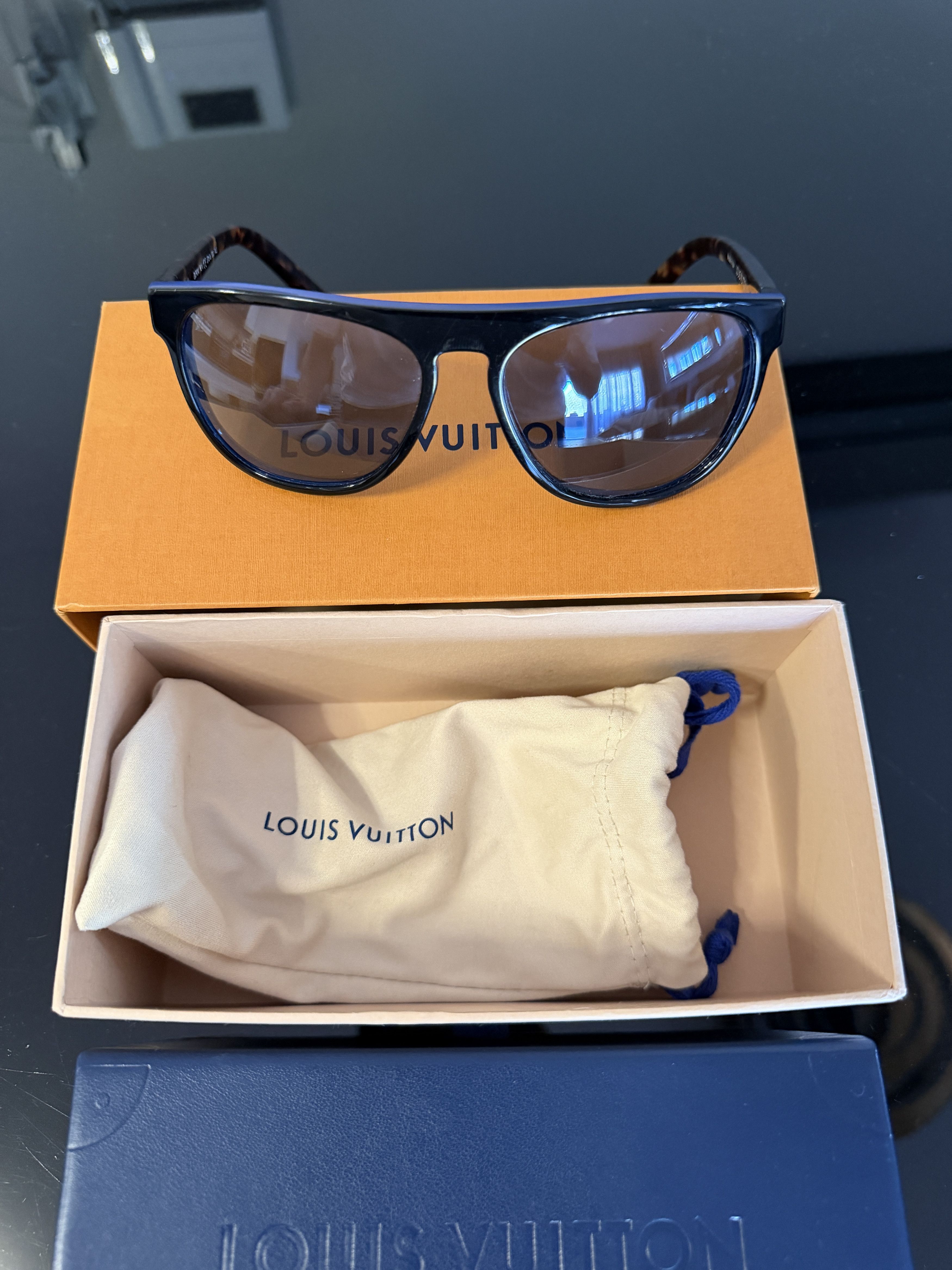 Louis Vuitton LOUIS VUITTON MEN'S Oliver Sunglasses Z0792W Size ONE SIZE - 4 Thumbnail