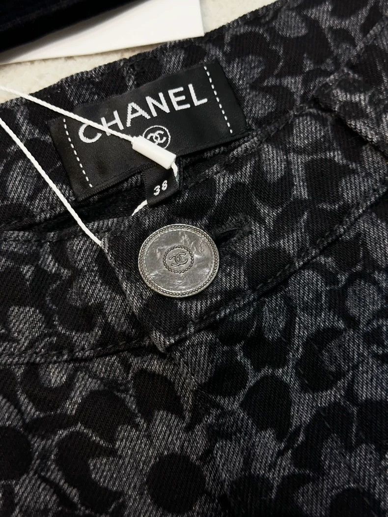 Chanel Chanel 24B autumn and winter black camellia full-print str Size 25" / US 0 / IT 36 - 3 Thumbnail