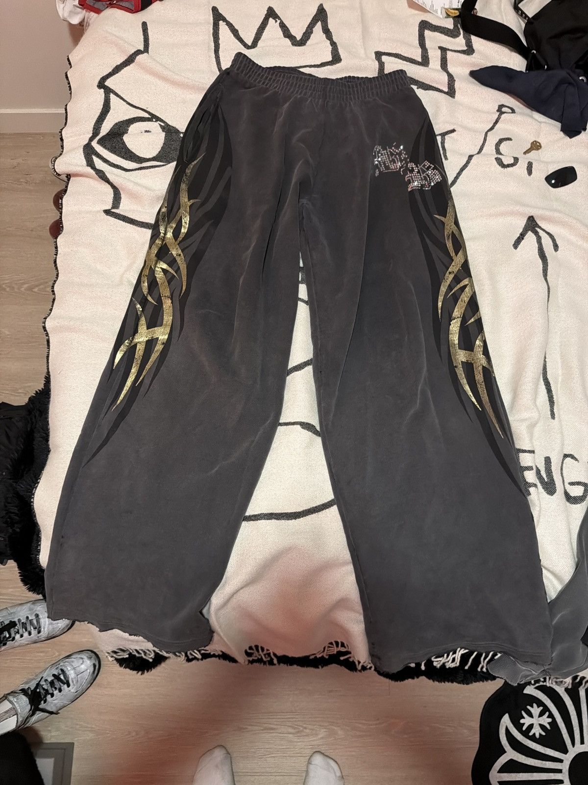 Balenciaga balenciaga rhinestone graffiti sweatpants Size US 32 / EU 48 - 1 Thumbnail