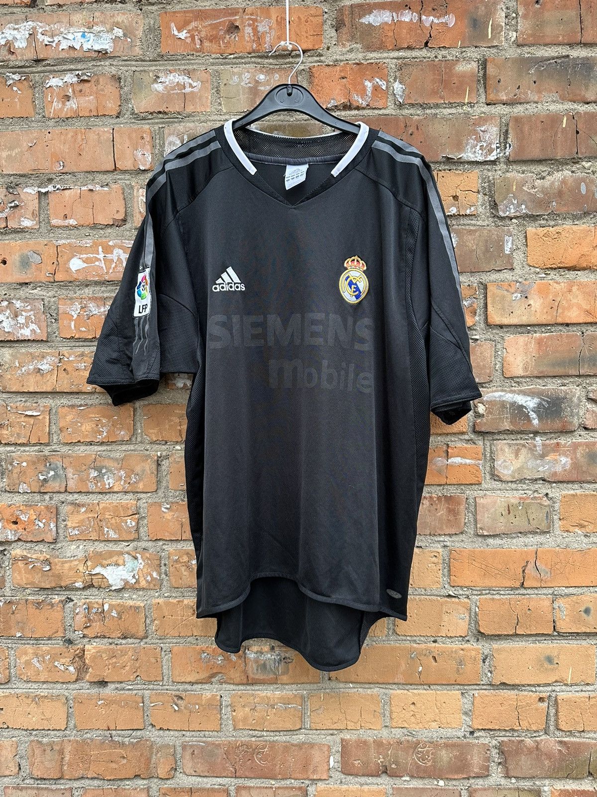Adidas Real Madrid jersey away 2004 Roberto Carlos Size US L / EU 52-54 / 3 - 2 Thumbnail