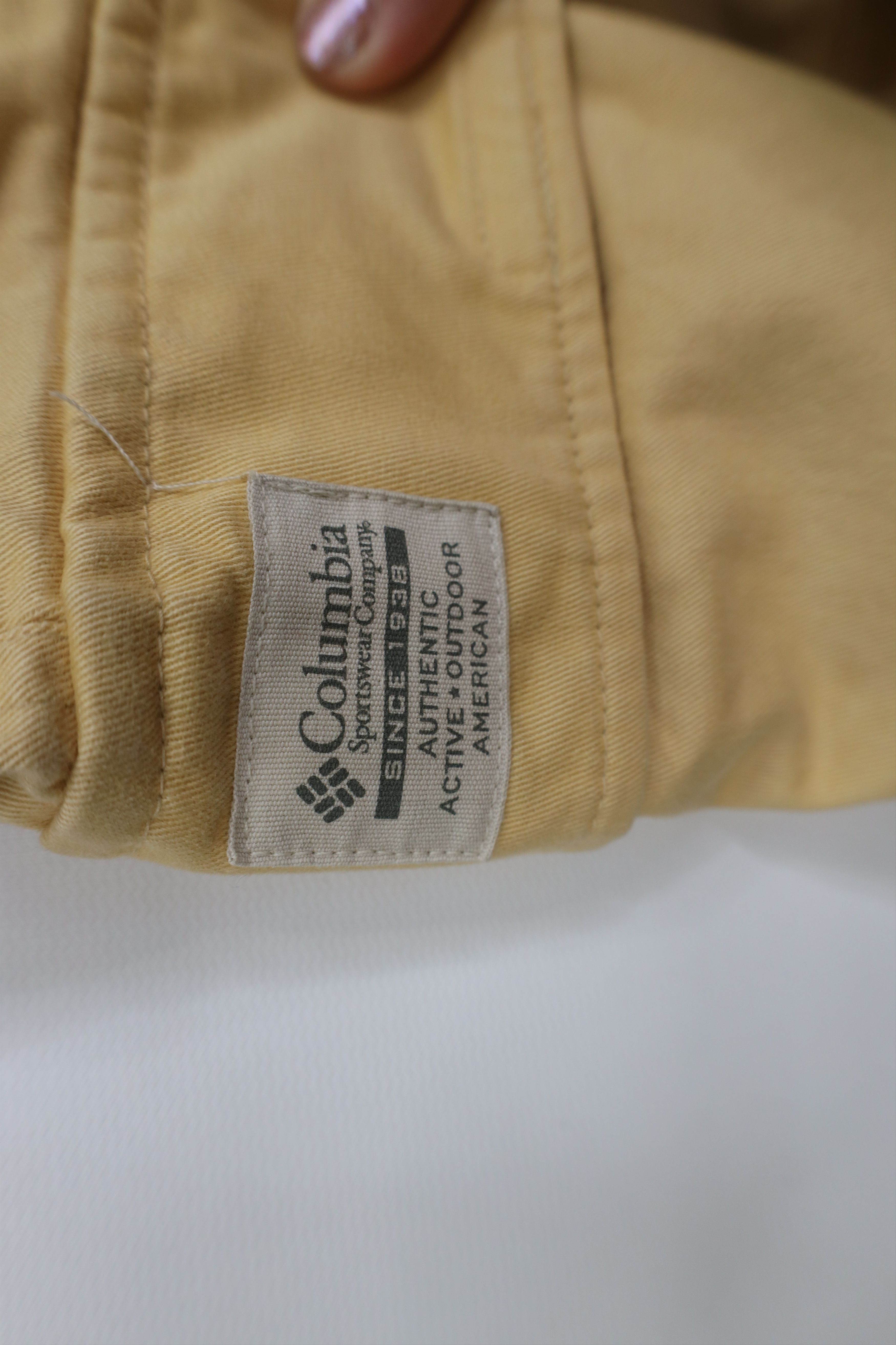Columbia Vintage Columbia Relaxed Fit Cargo Shorts Yellow Cotton Size US 32 / EU 48 - 5 Thumbnail