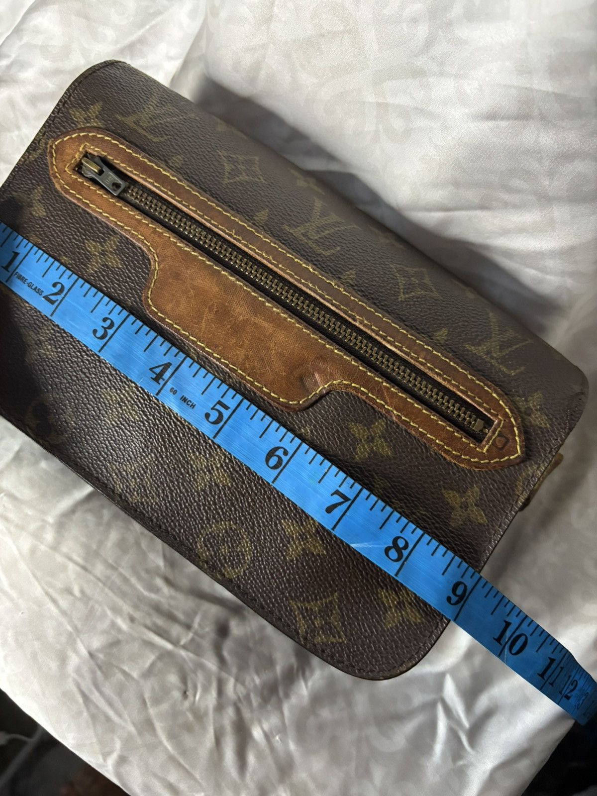 Louis Vuitton (very worn) Louis Vuitton Cluth Bag Vintage Size ONE SIZE - 14 Thumbnail