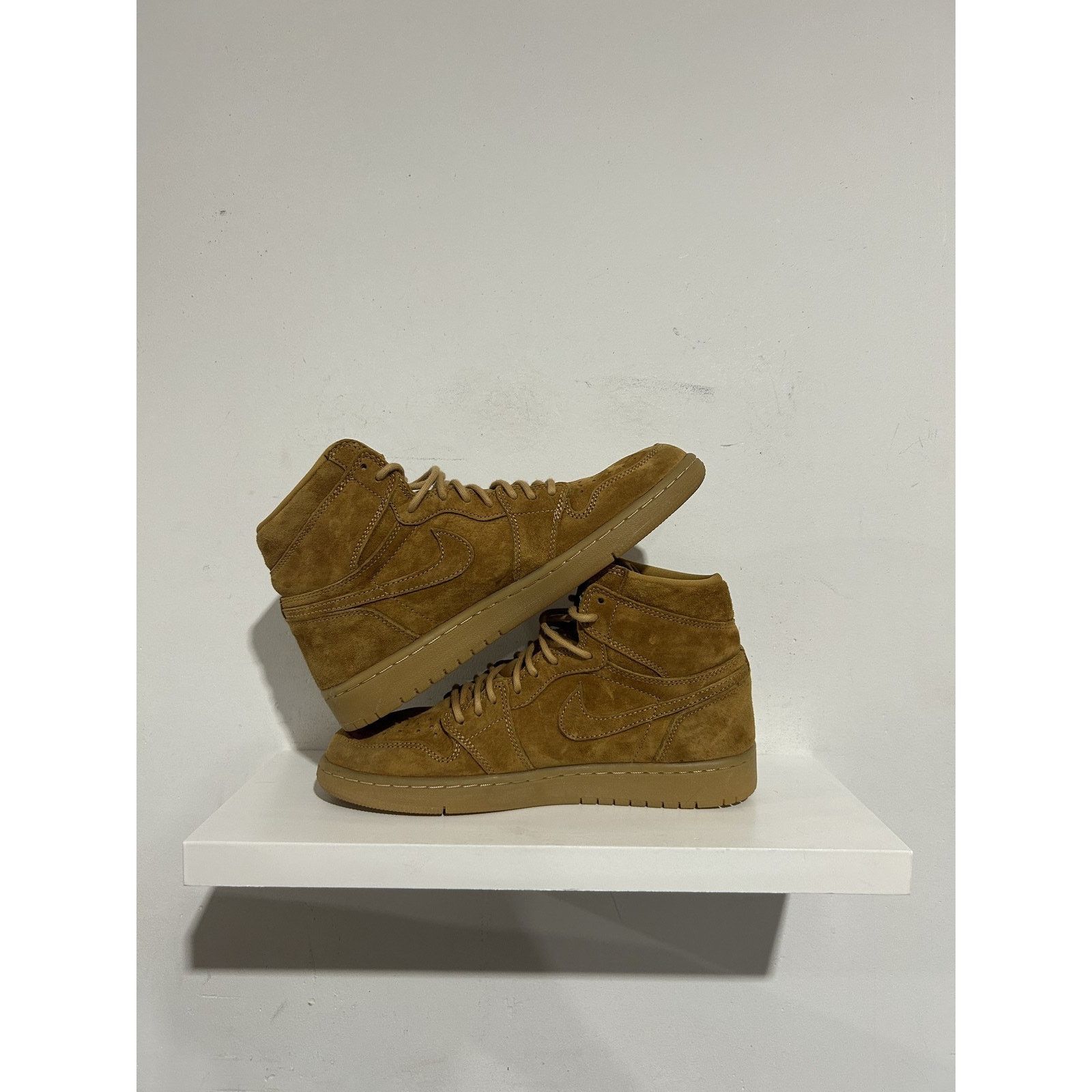 Jordan Brand JORDAN 1 WHEAT SIZE 8.5 PREOWNED Size US 8.5 / EU 41-42 - 2 Thumbnail