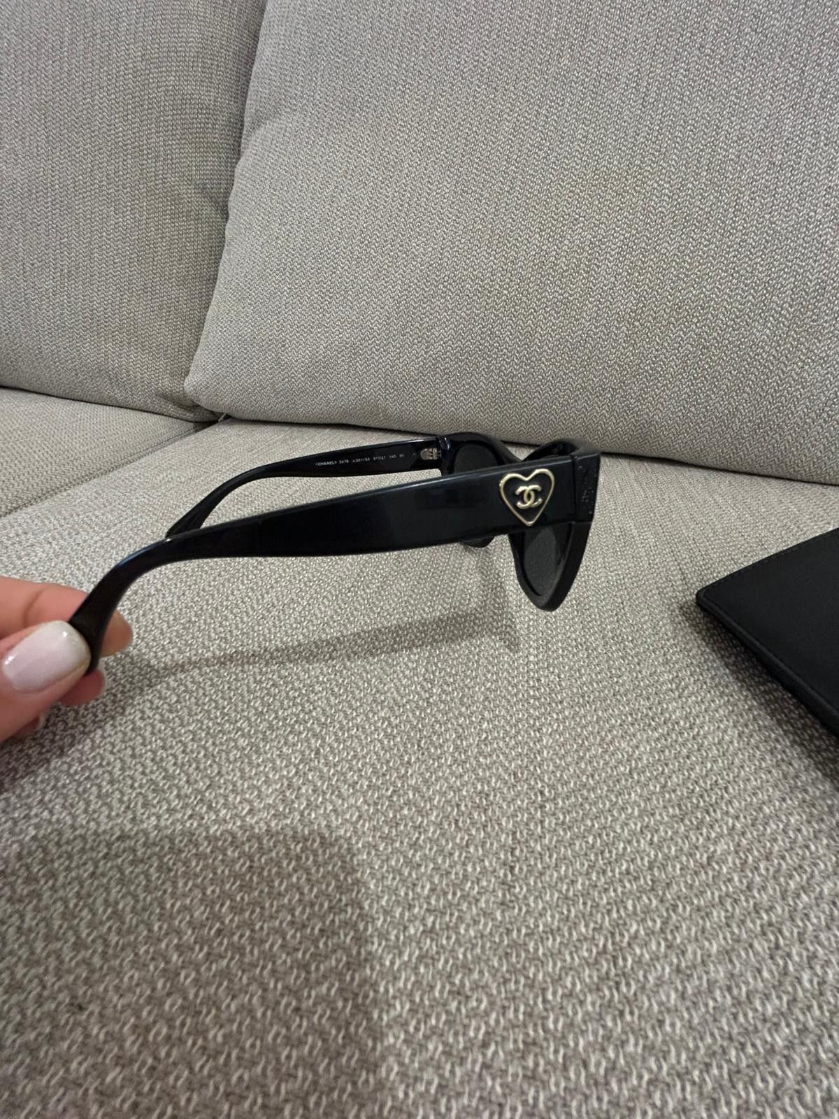 Chanel Chanel Black Frame "CC" Heart Logo Sunglasses Size ONE SIZE - 6 Thumbnail