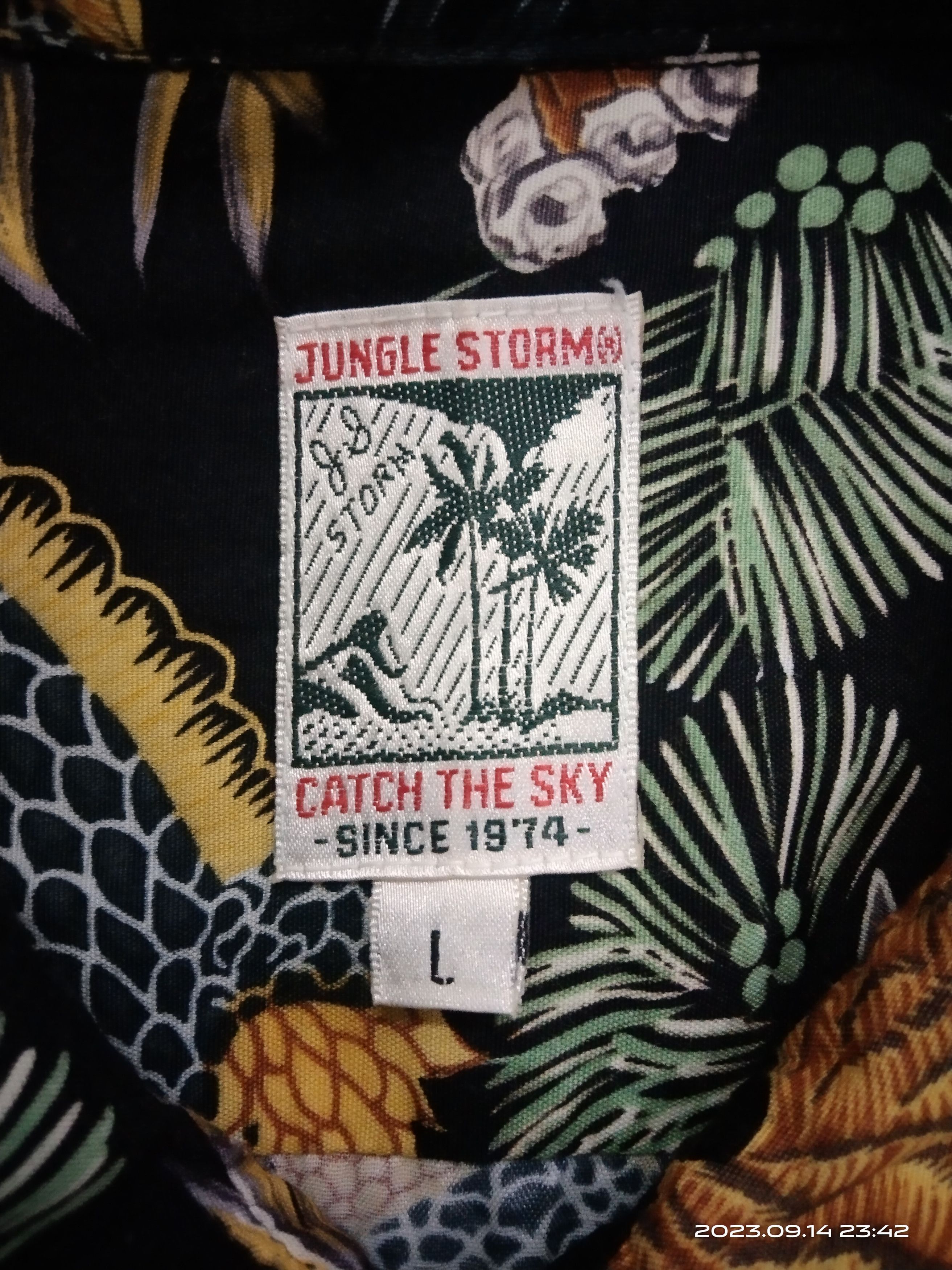 Japanese Brand RAYON TIGER VS DRAGON JUNGLE STORM BUTTON UP Size US L / EU 52-54 / 3 - 6 Thumbnail