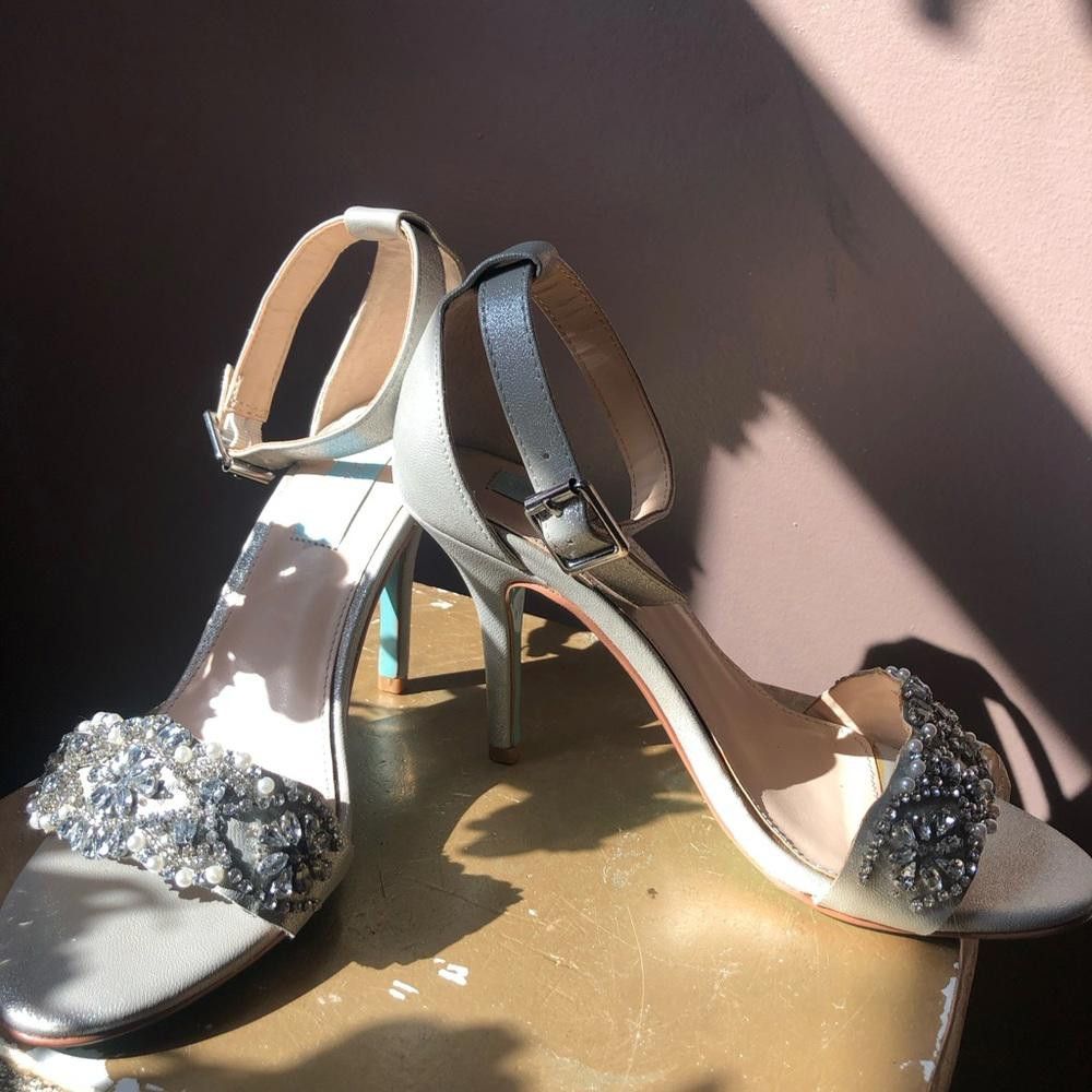 Designer Strap heels pumps. Silver with pearls and stones. Size US 6.5 / IT 36.5 - 12 Thumbnail