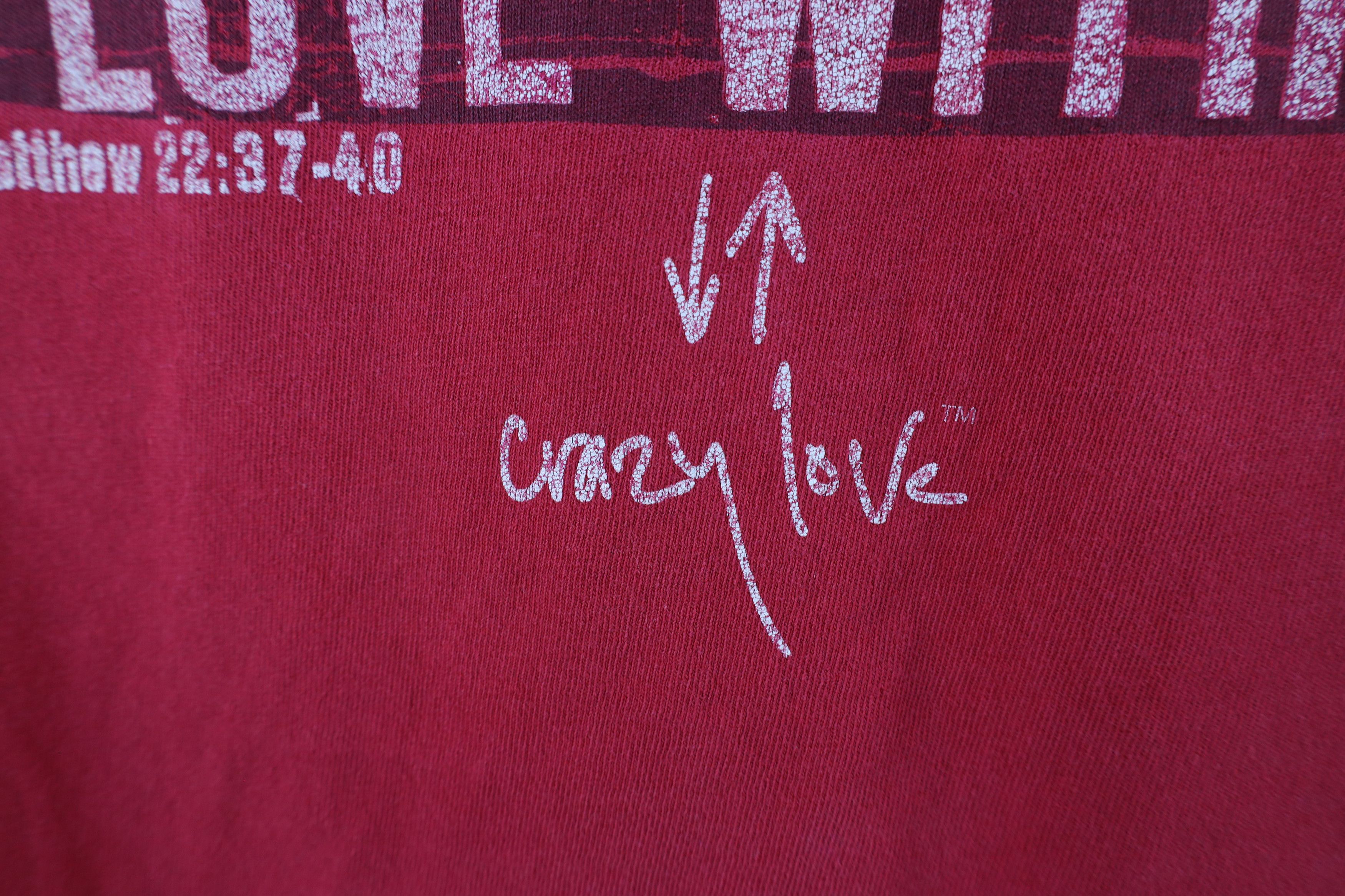 Vintage Vintage Y2K Christian God Is Love All Powerful T-Shirt Red Size US L / EU 52-54 / 3 - 9 Thumbnail